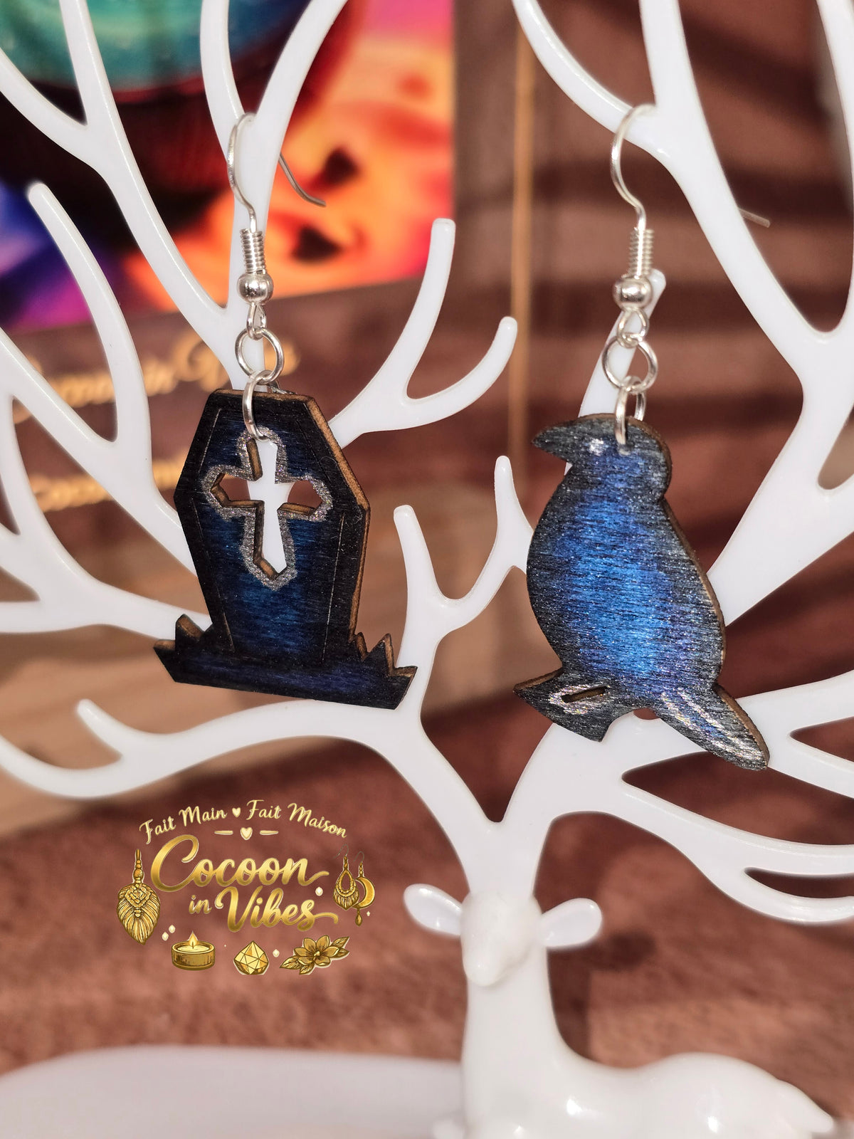Boucles d'oreilles Artisanales en Bois « Mix Duo Corbeau & Cercueil Gothique » - Collection Éphémère Halloween
