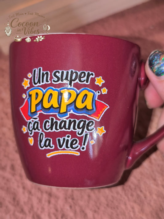 Tasse "Fête des Pères" Bordeaux – UN SUPER PAPA ÇA CHANGE LA VIE – Pièce unique, création artisanale Cocoon in Vibe