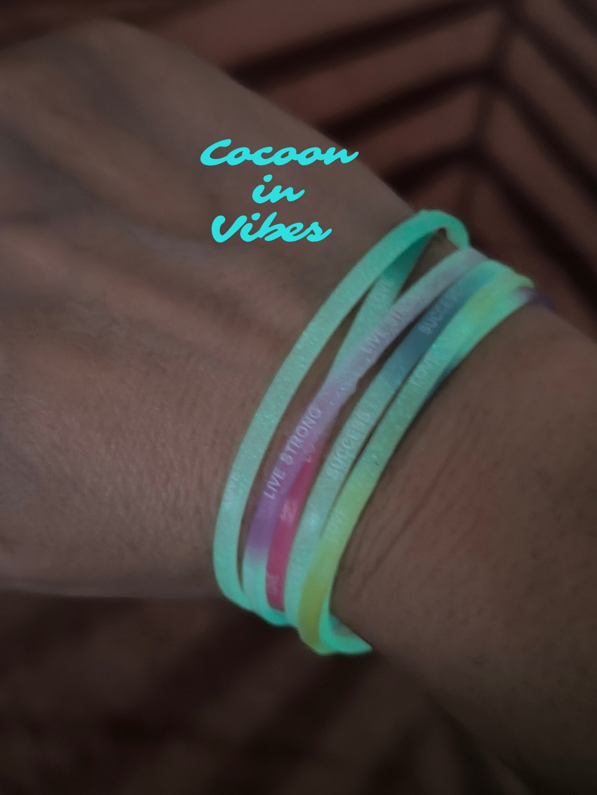 Lot de 5 Bracelets Good Vibes Phosphrescents