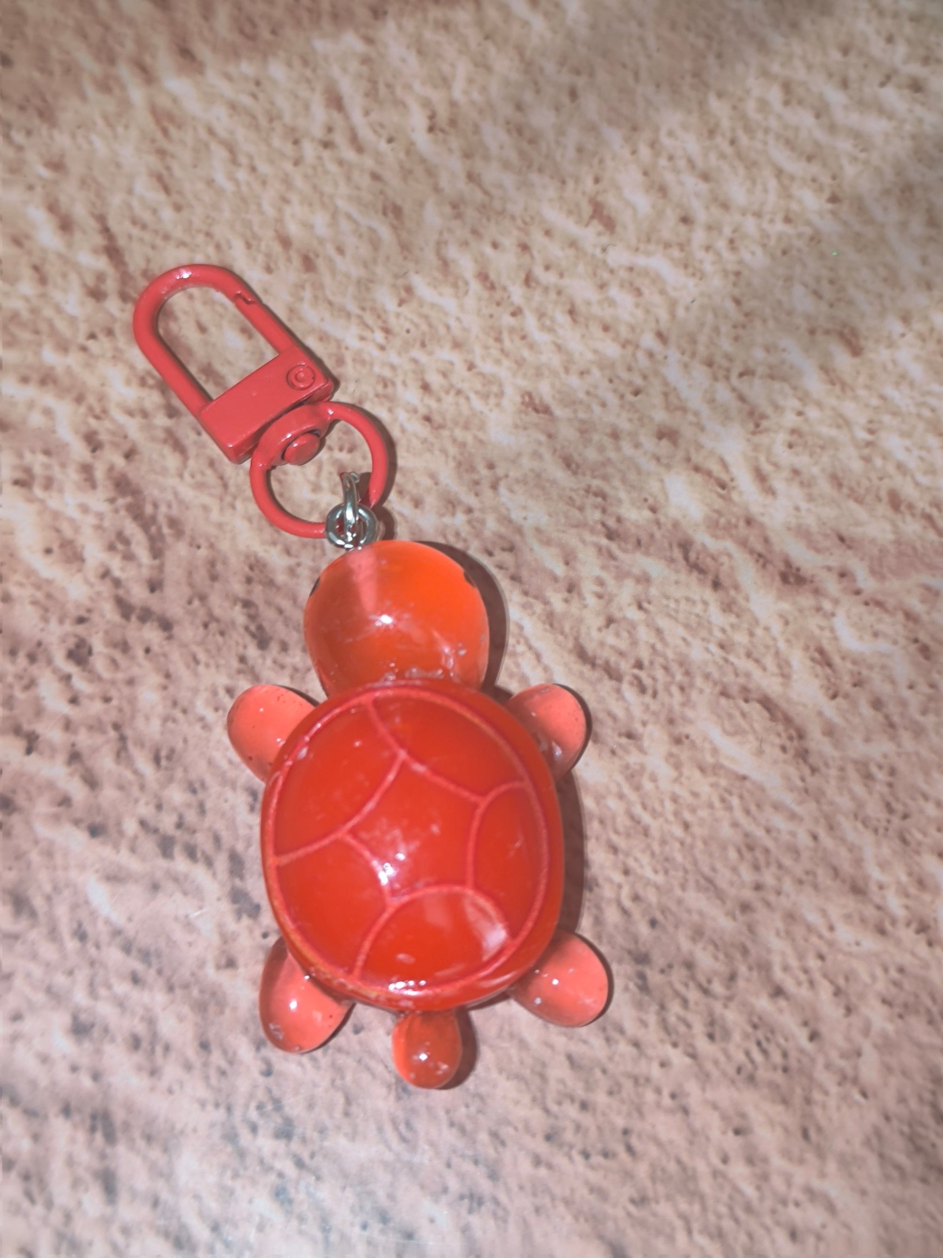 Bijoux de sac / Porte-clés Tortue de Terre Colorée Phosphorescente – Un petit compagnon lumineux à emporter partout