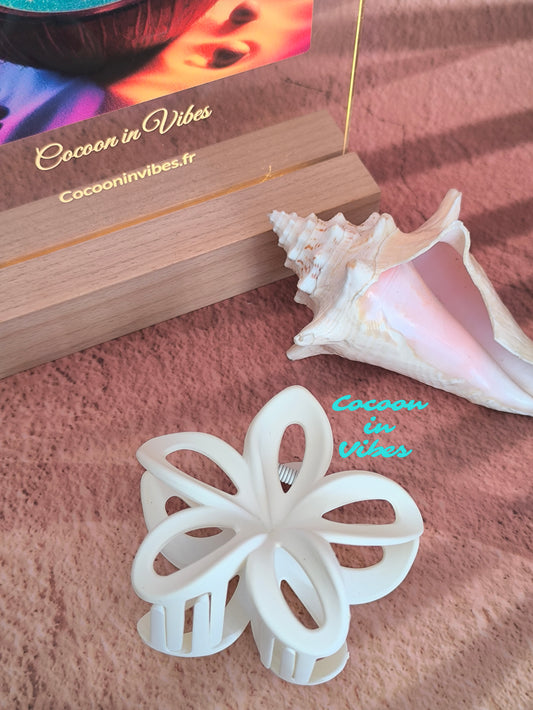 Grande pince à cheveux Monoï Ajouré – Coloris Chantilly (8 cm x 7 cm)