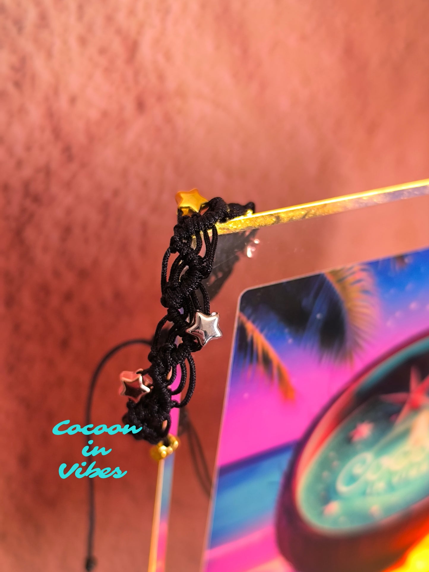 Bracelet Artisanal “Dentelle Fine Étoilée” en Macramé – Trois Or