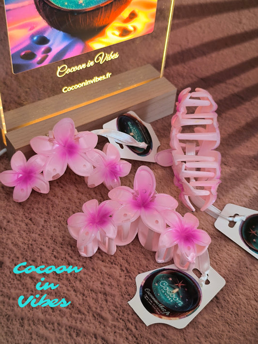 Grande Pince à Cheveux – 3 Fleurs de Monoï Rose au Cœur Fuchsia