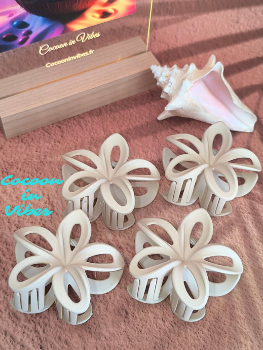 Grande pince à cheveux Monoï Ajouré – Coloris Vanille (8 cm x 7 cm)