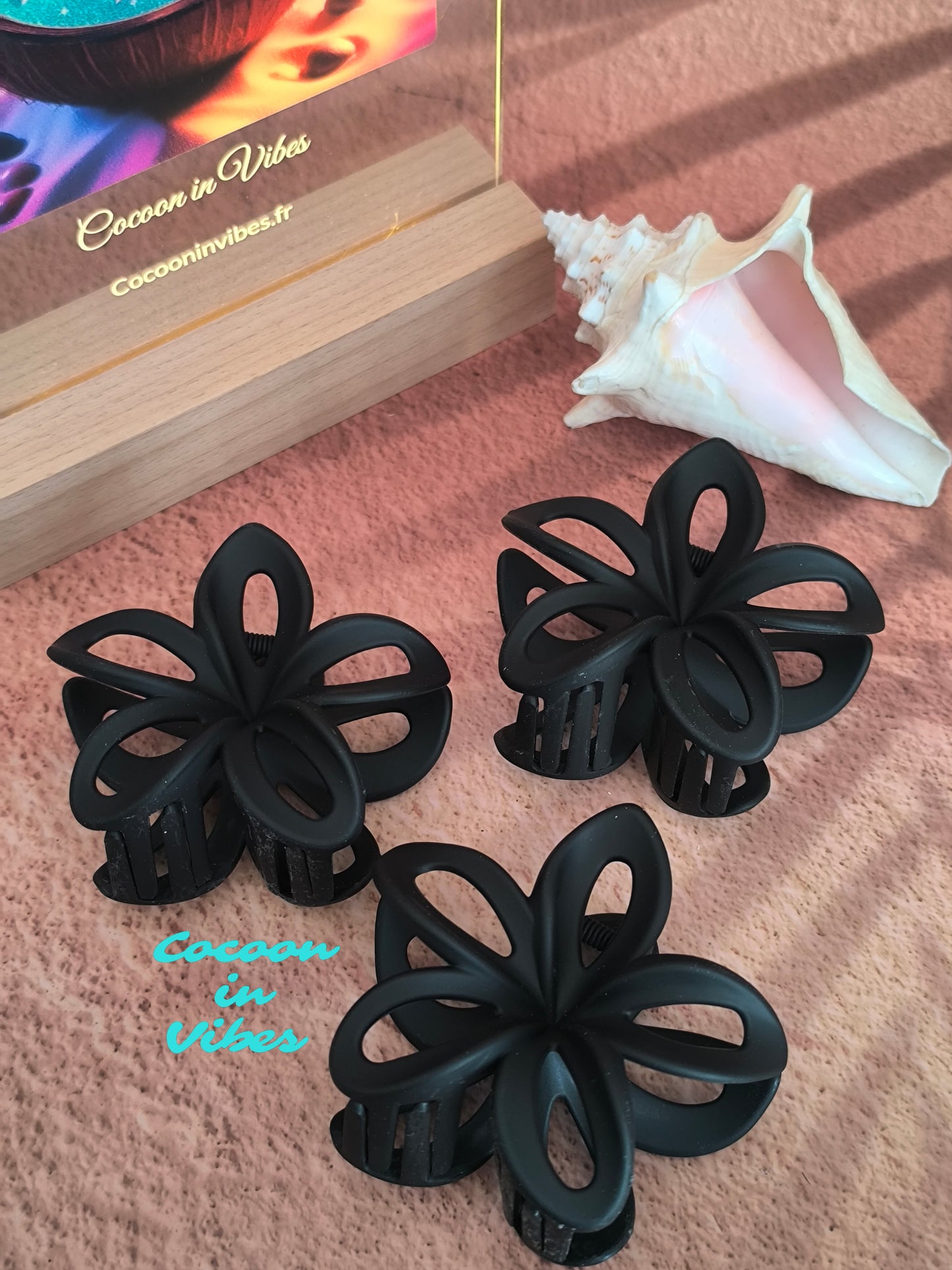 Grande pince à cheveux Monoï Ajouré – Coloris Ébène (8 cm x 7 cm)