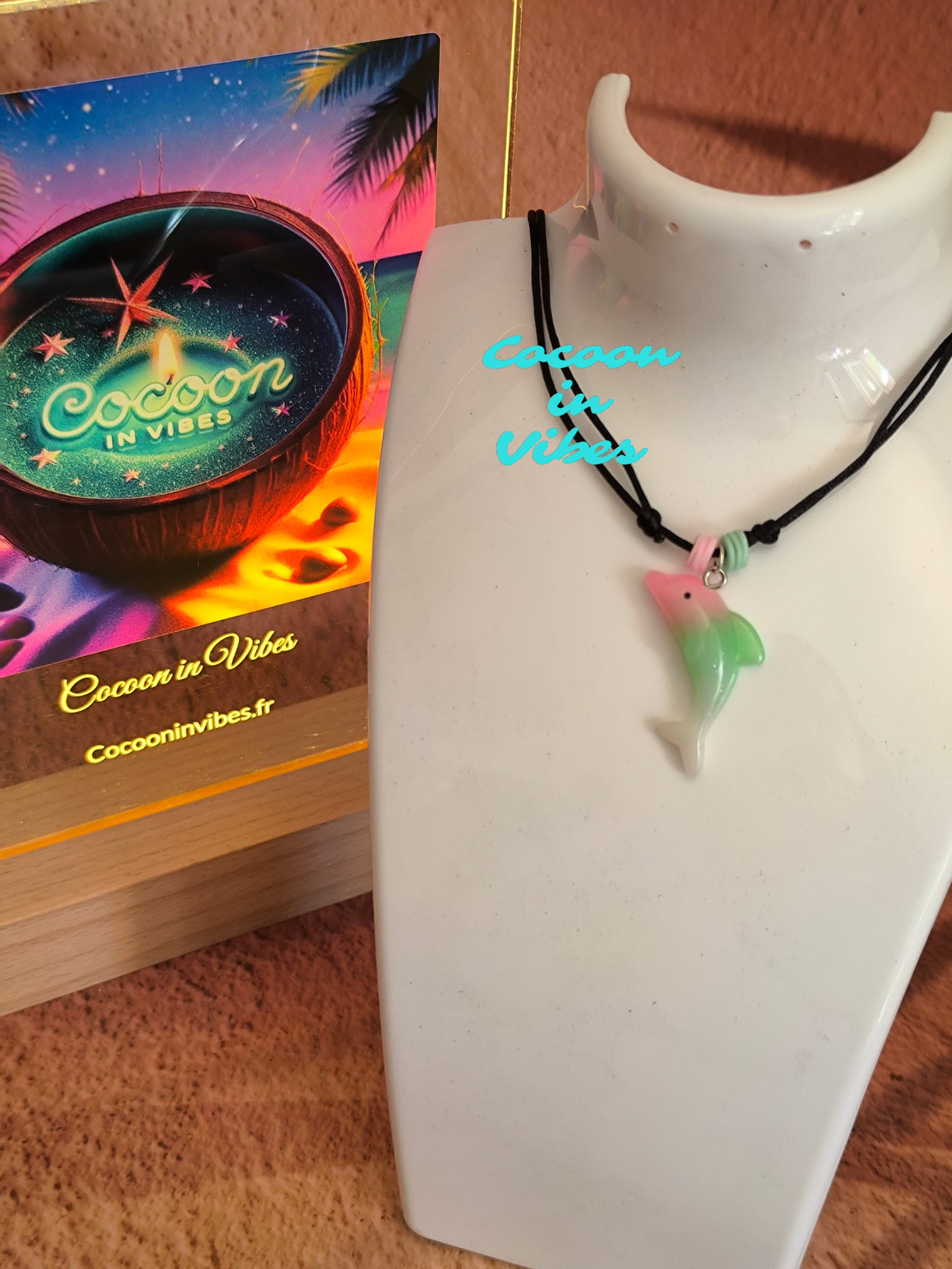Collier Dauphin Dégradé aux couleurs acidulées – Création Artisanale Exclusive Cocoon in Vibes