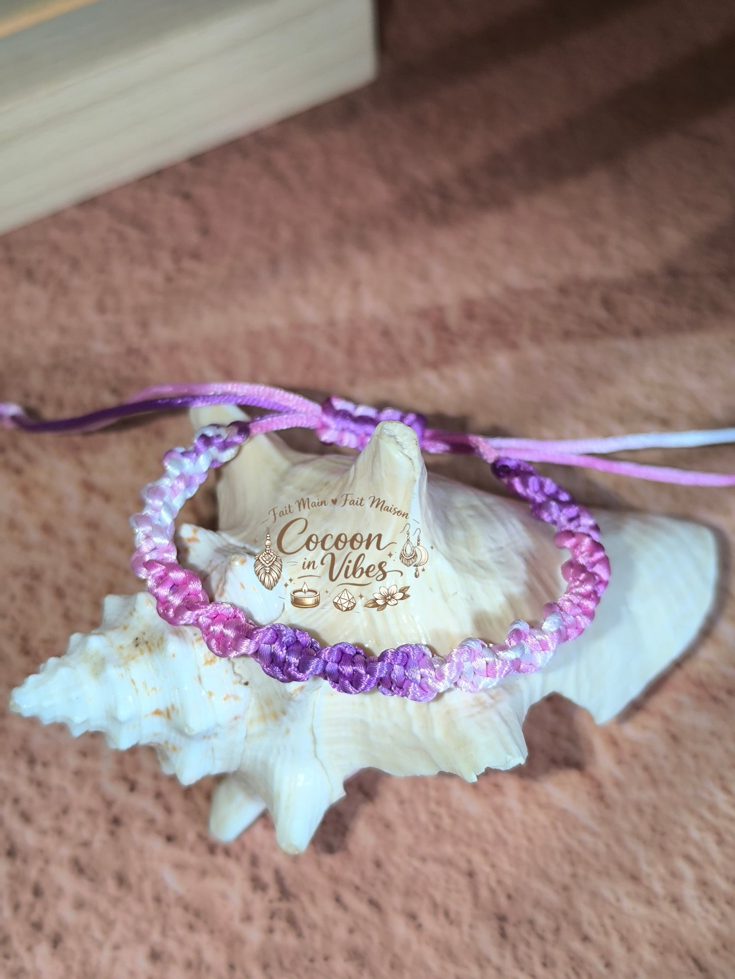 Bracelet Arc-en-Ciel Torsadé – Création Artisanale en Macramé