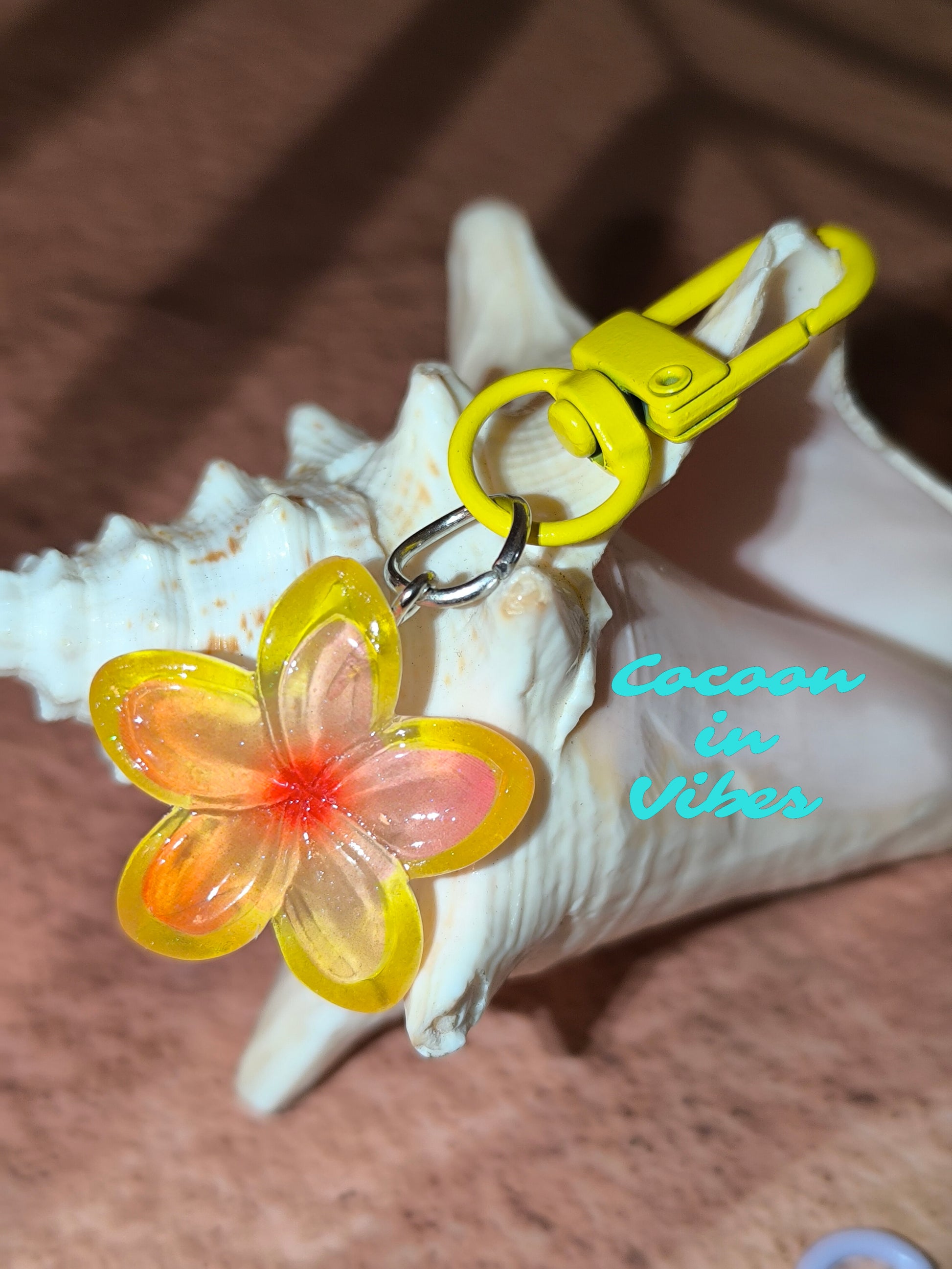 Bijoux de sac / Porte-clés Fleur de Monoï Multicolore - Éclat des îles au bout de vos clés