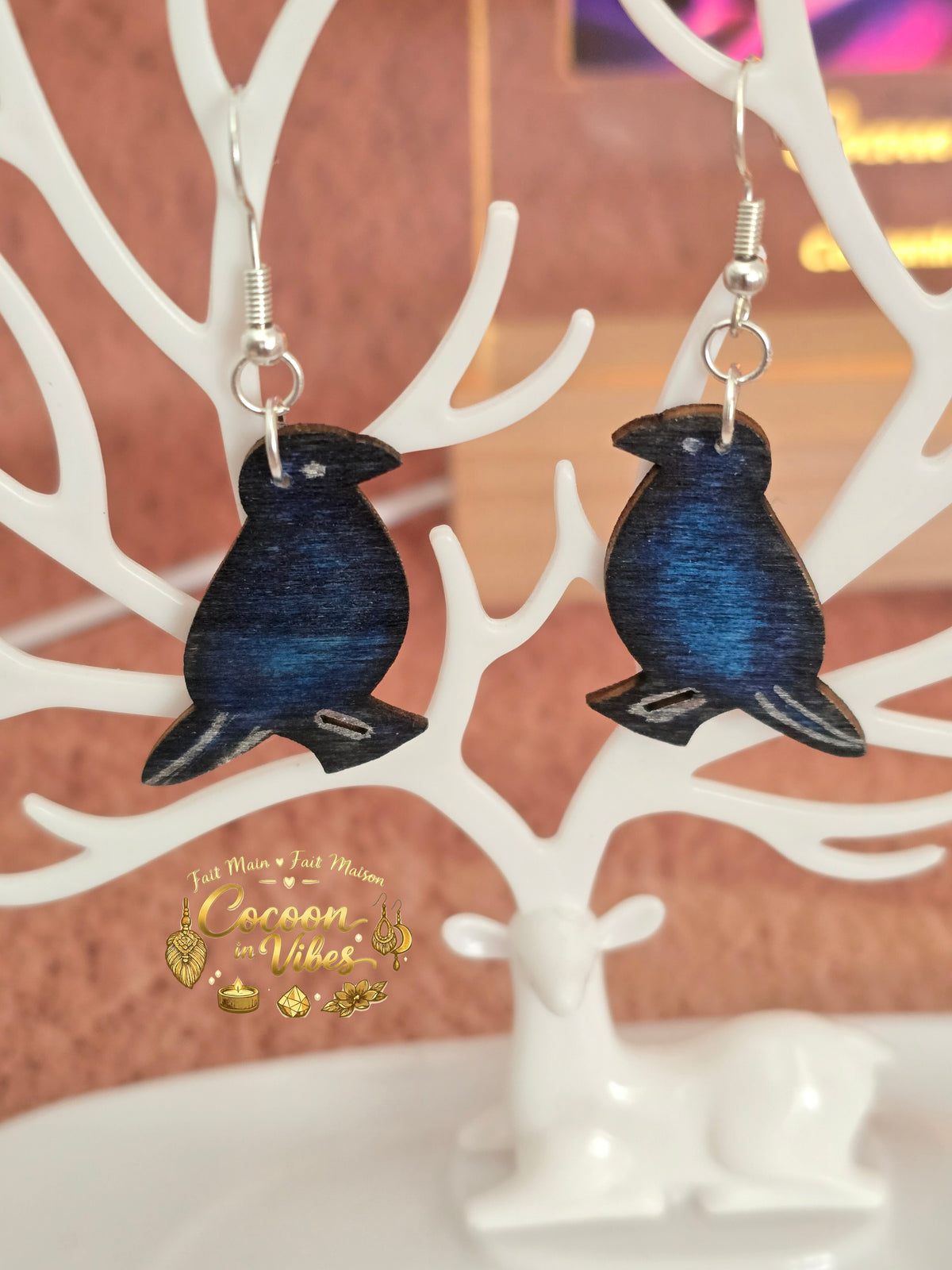 Boucles d'oreilles Artisanales en Bois « Corbeau de la Nuit » - Collection Éphémère Halloween