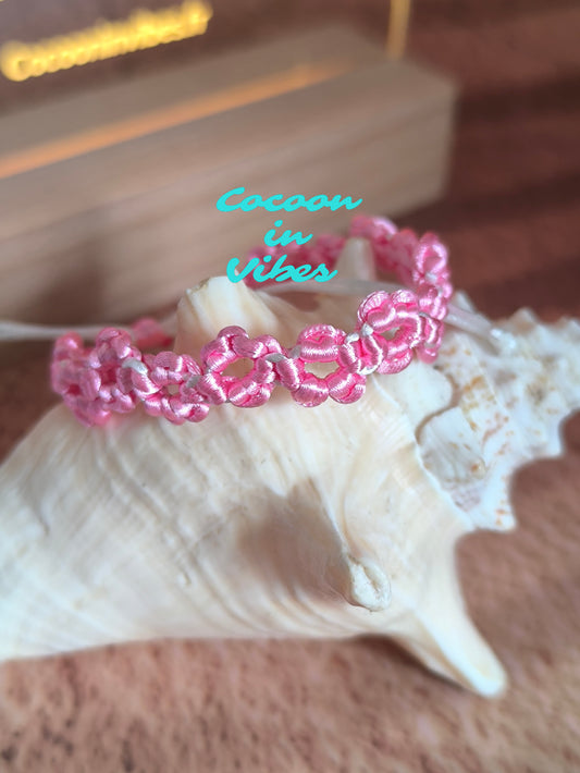 Bracelet fait main Fleurs en Macramé personnalisable – Édition Fête des Grands-Mères & Printemps