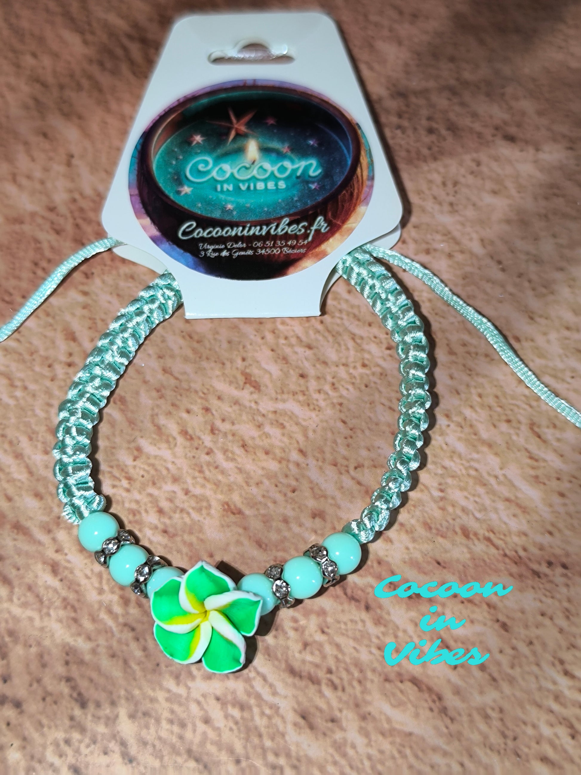 Bracelets en cordon satiné & fleur de Monoï – Les couleurs du paradis à ton poignet