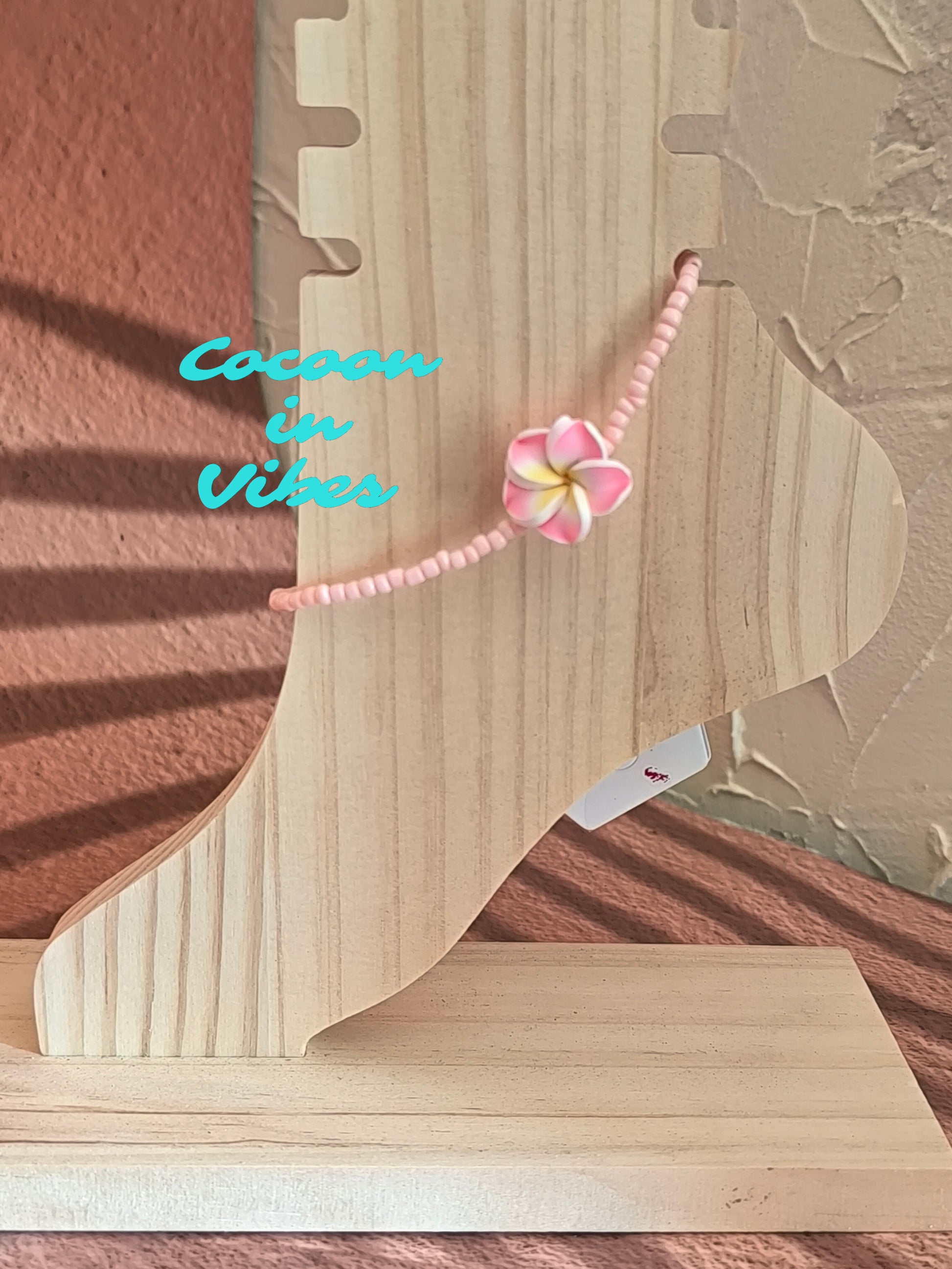 Bracelets de cheville en perles de rocaille & fleur de Monoï – L’invitation au voyage