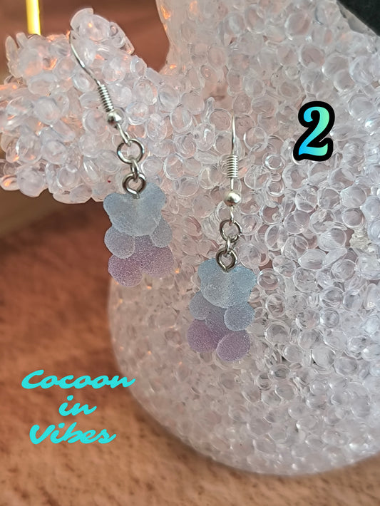 Boucles d’oreilles oursons “acidulés” n°2 – Bleu → Violet (effet sucre givré)