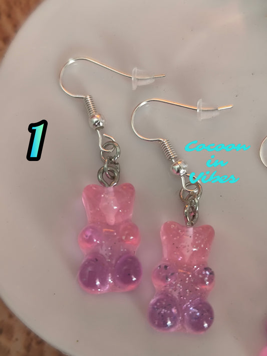 Boucles d’oreilles Nounours Gélifiés – N°1 Rose → Parme Translucide Pailleté (Création artisanale Cocoon In Vibes)