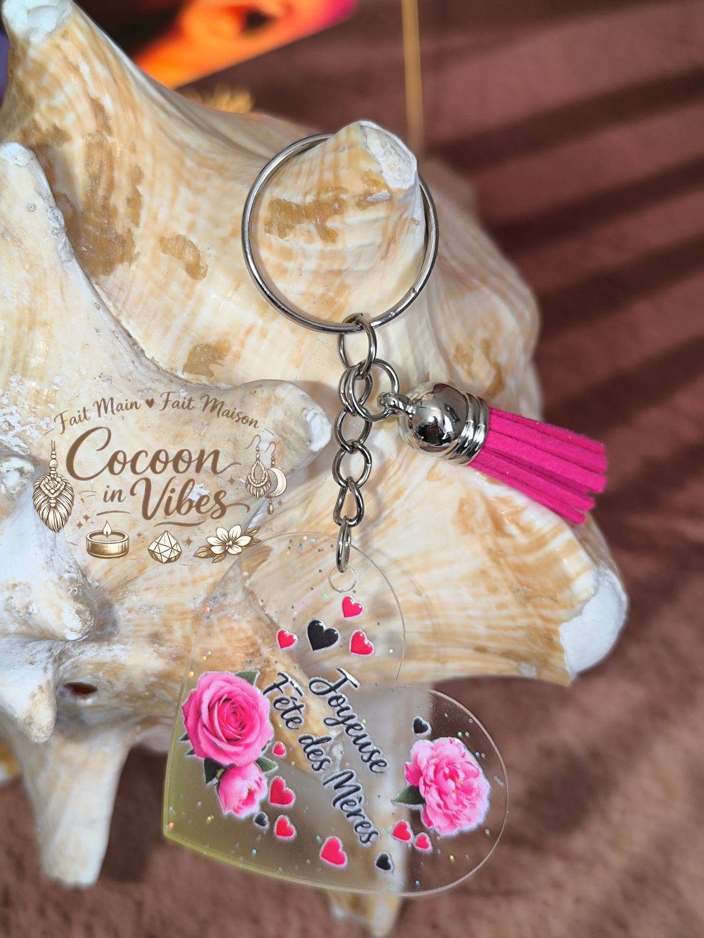 Porte-clé cœur transparent “Fête des Mères – Doux Messages – Joyeuse fête maman” – Roses – Franges suédine assorties – Modèle unique