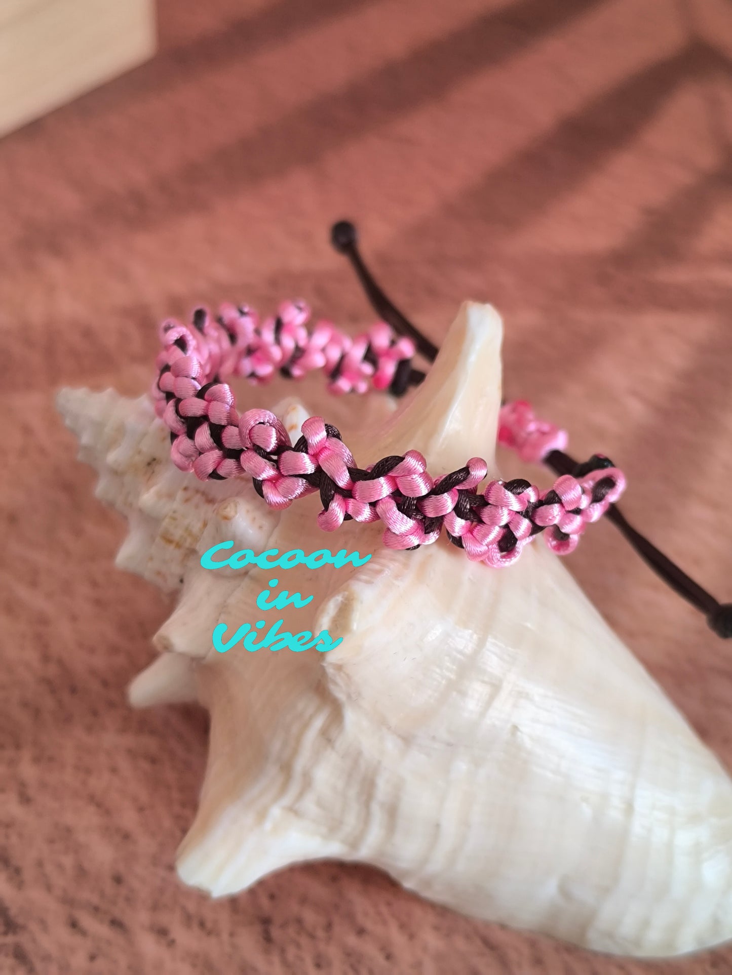 Bracelet “Sakura” – Création artisanale en macramé