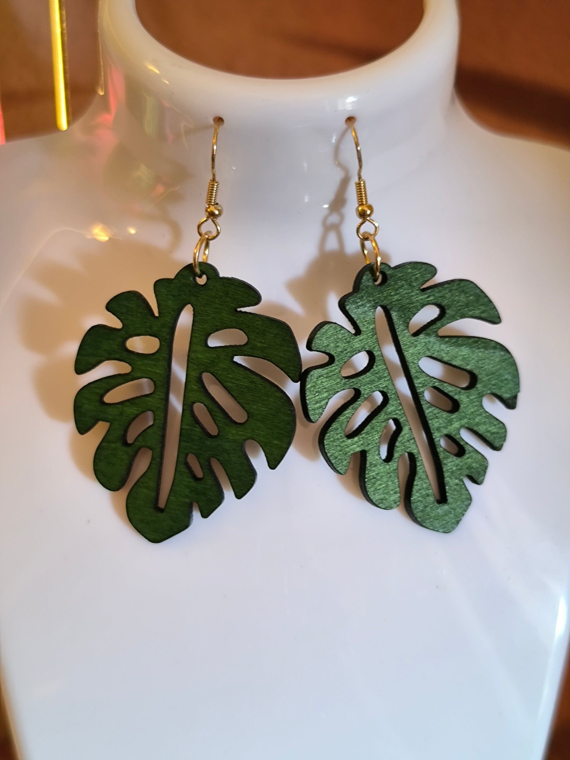 Boucles d’Oreilles Feuilles Tropicales – L’évasion au bout des oreilles