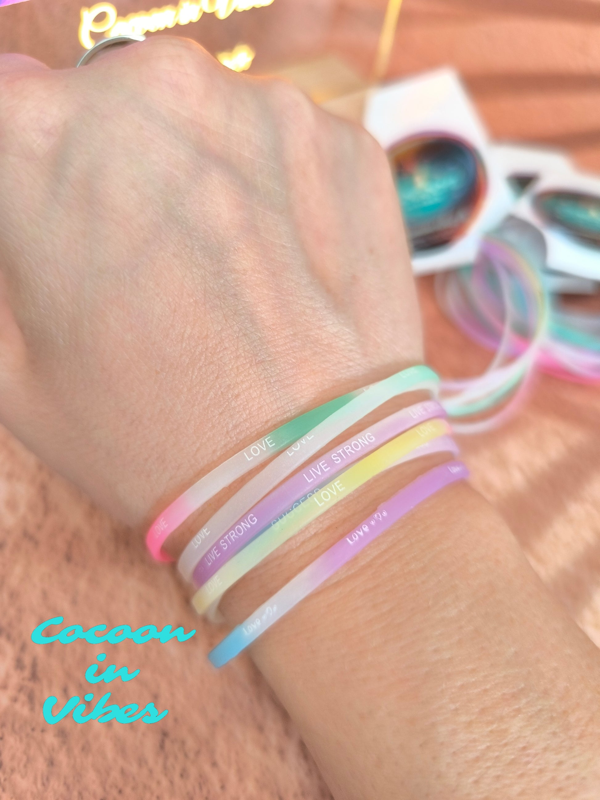 Lot de 5 Bracelets Good Vibes Phosphrescents