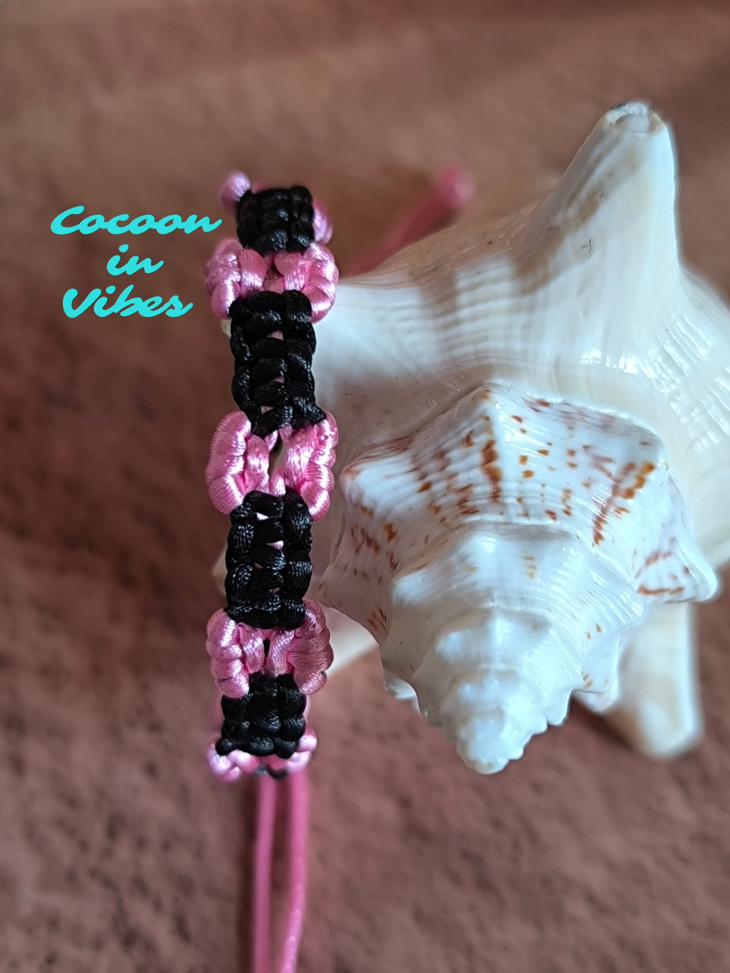 Bracelet artisanal en macramé “Nœud Couture” – Création faite main