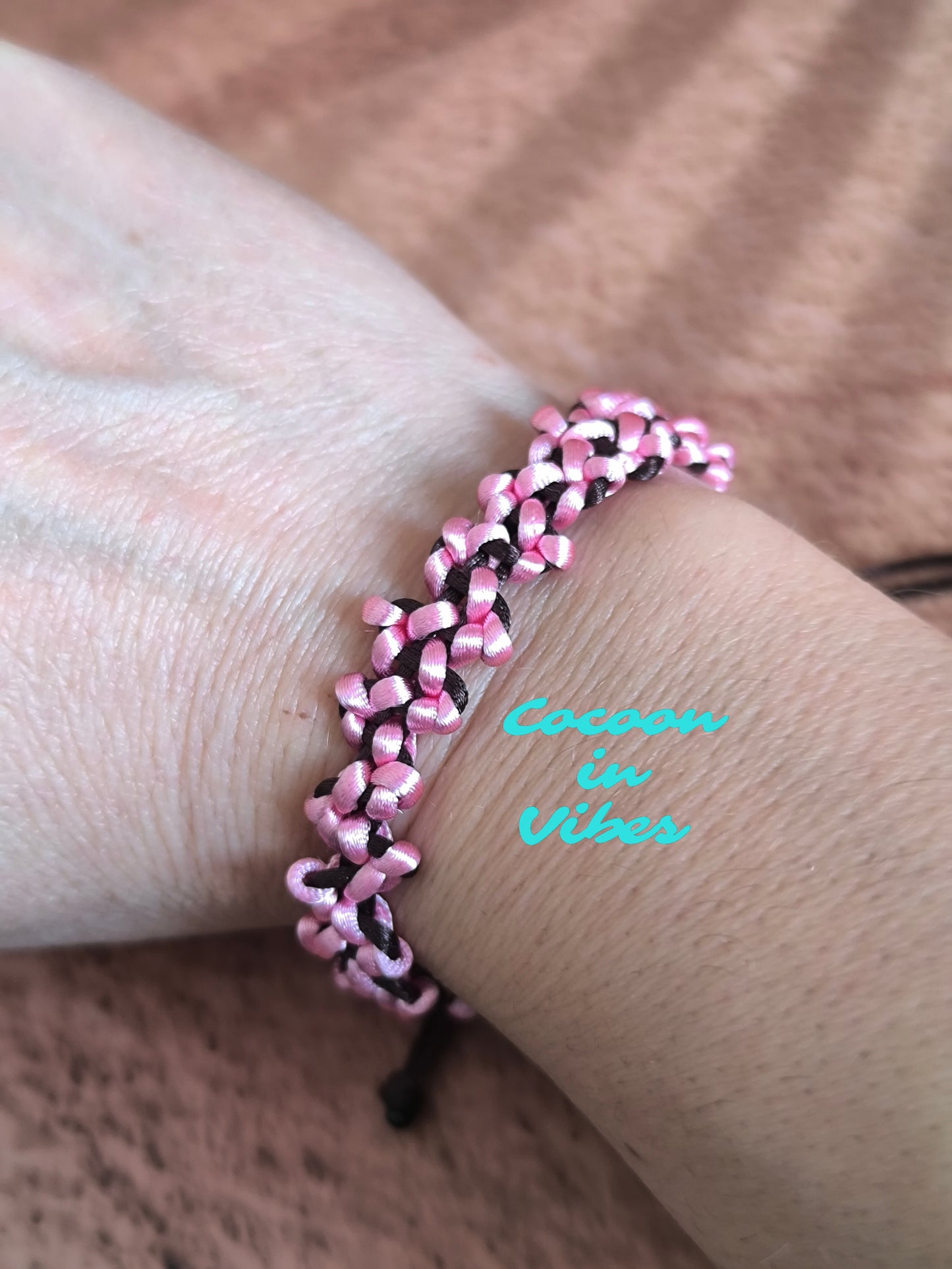 Bracelet “Sakura” – Création artisanale en macramé