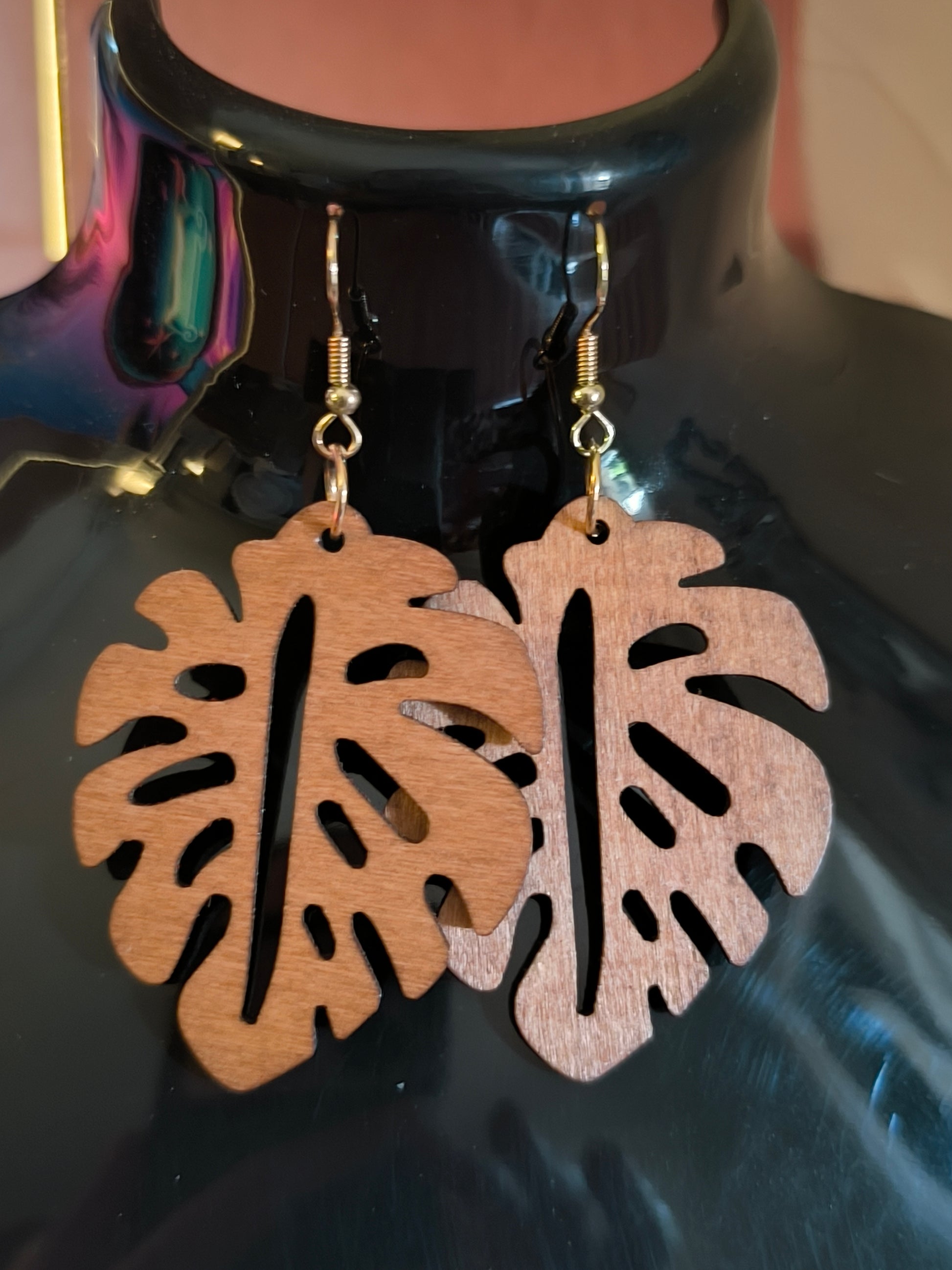 Boucles d’Oreilles Feuilles Tropicales – L’évasion au bout des oreilles