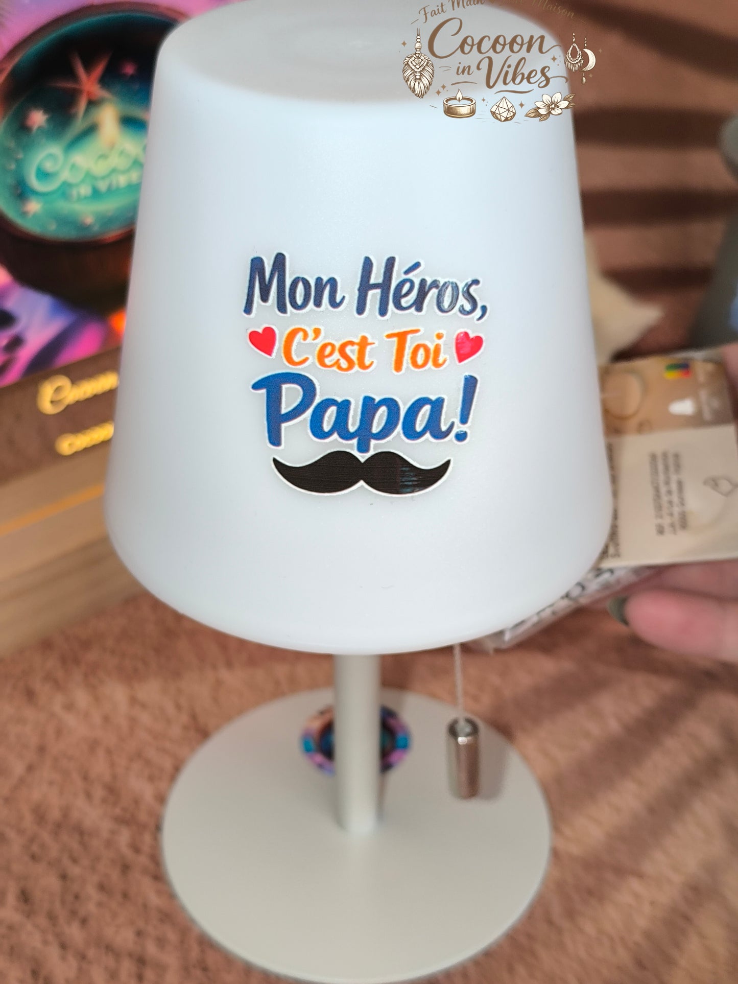 Petite Lampe LED Multicolore rechargeable Papa "Mon Héros, C'est Toi Papa !" – Création Artisanale Exemplaire Unique