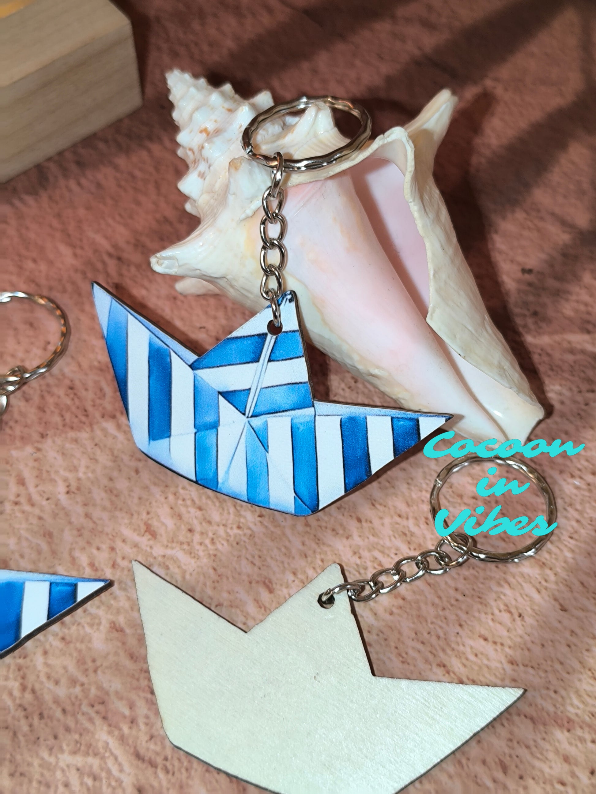 Porte-clé artisanal création Cocoon in Vibes – Bateau Rayé Bleu
