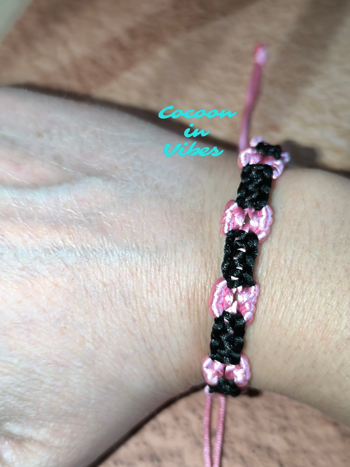 Bracelet artisanal en macramé “Nœud Couture” – Création faite main