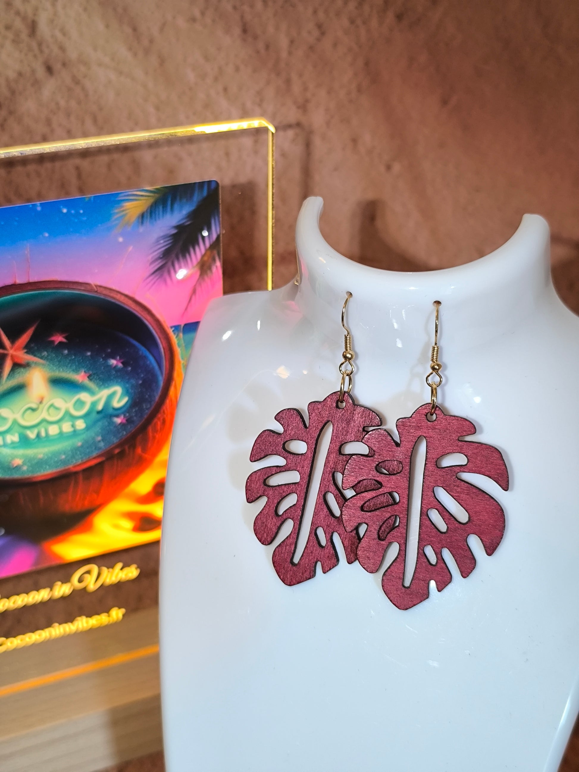 Boucles d’Oreilles Feuilles Tropicales – L’évasion au bout des oreilles