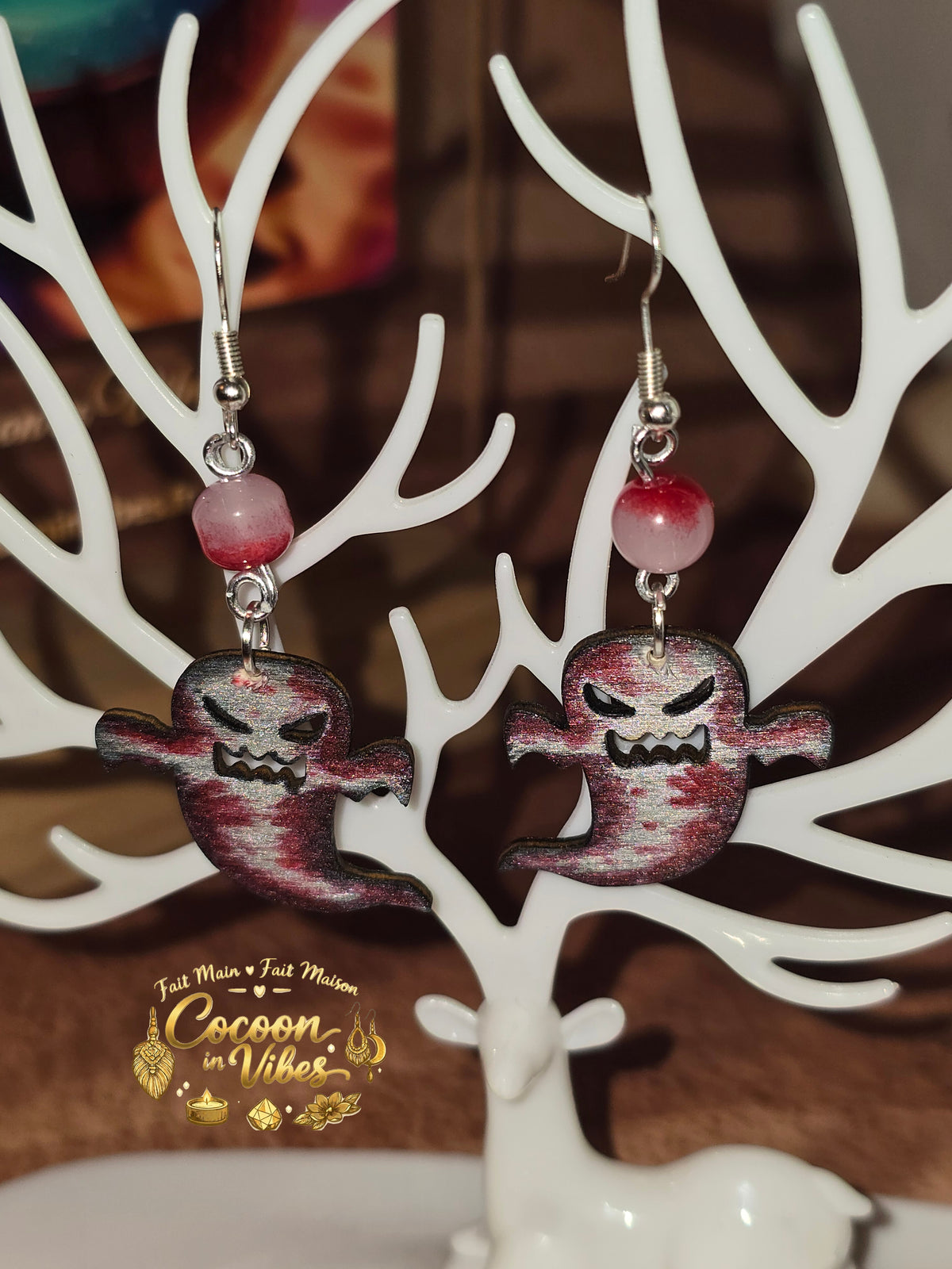 Boucles d'oreilles Artisanales en Bois « Fantôme Ensanglanté »