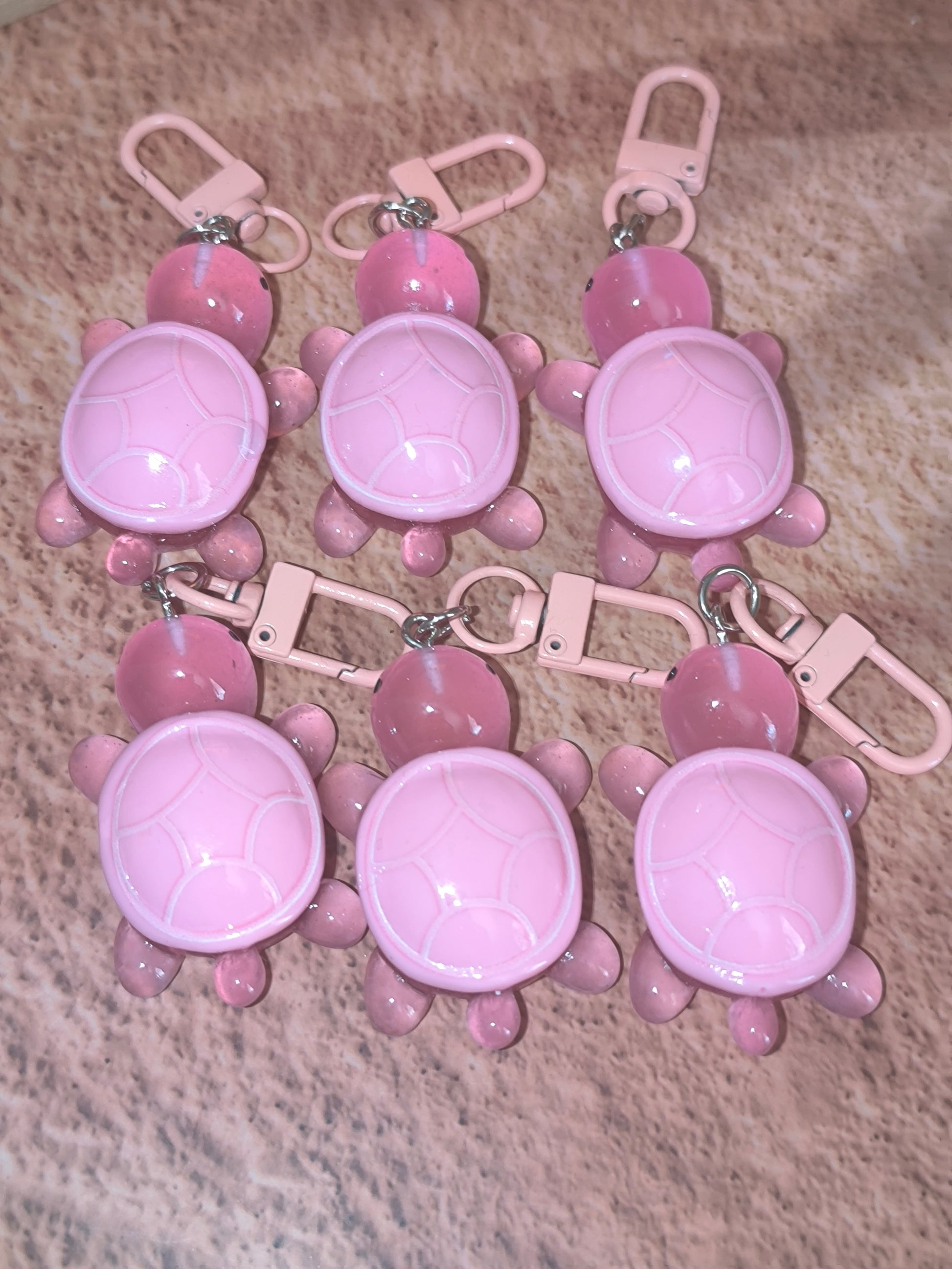 Bijoux de sac / Porte-clés Tortue de Terre Colorée Phosphorescente – Un petit compagnon lumineux à emporter partout