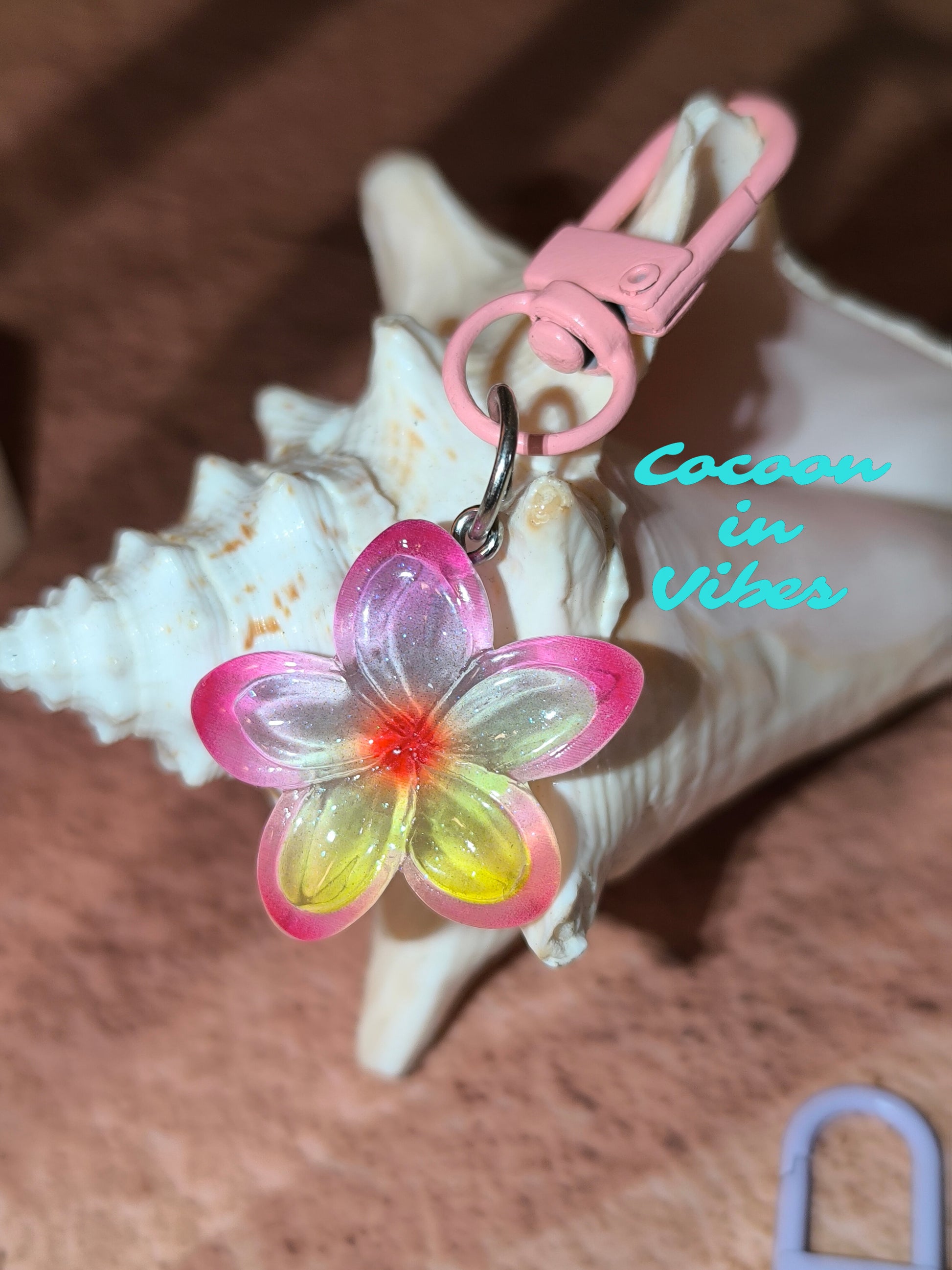 Bijoux de sac / Porte-clés Fleur de Monoï Multicolore - Éclat des îles au bout de vos clés