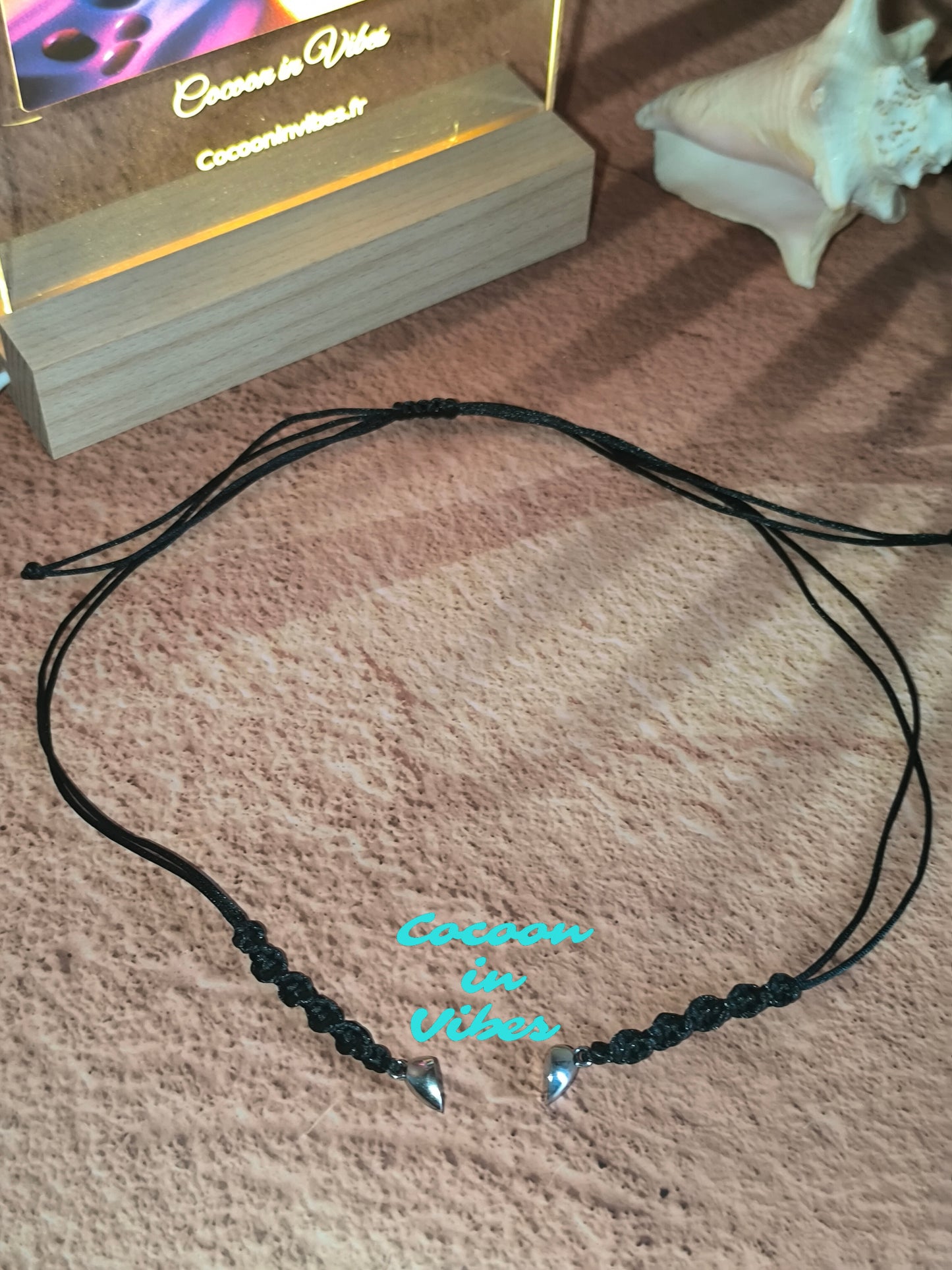 Ras-de-cou artisanal Désir Noir Satiné – Macramé torsadé & fermoir pendentif cœur aimanté