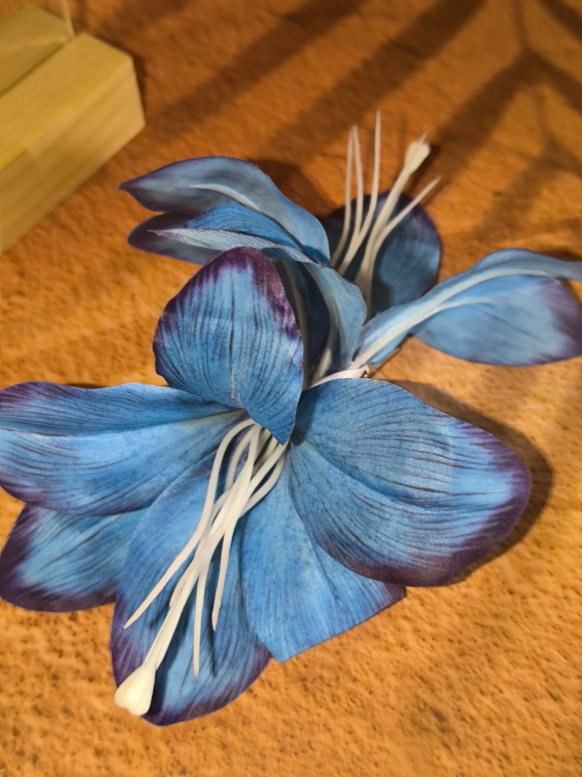 Grande Pince XXL Fleurs de Lys – Élégance Bohème