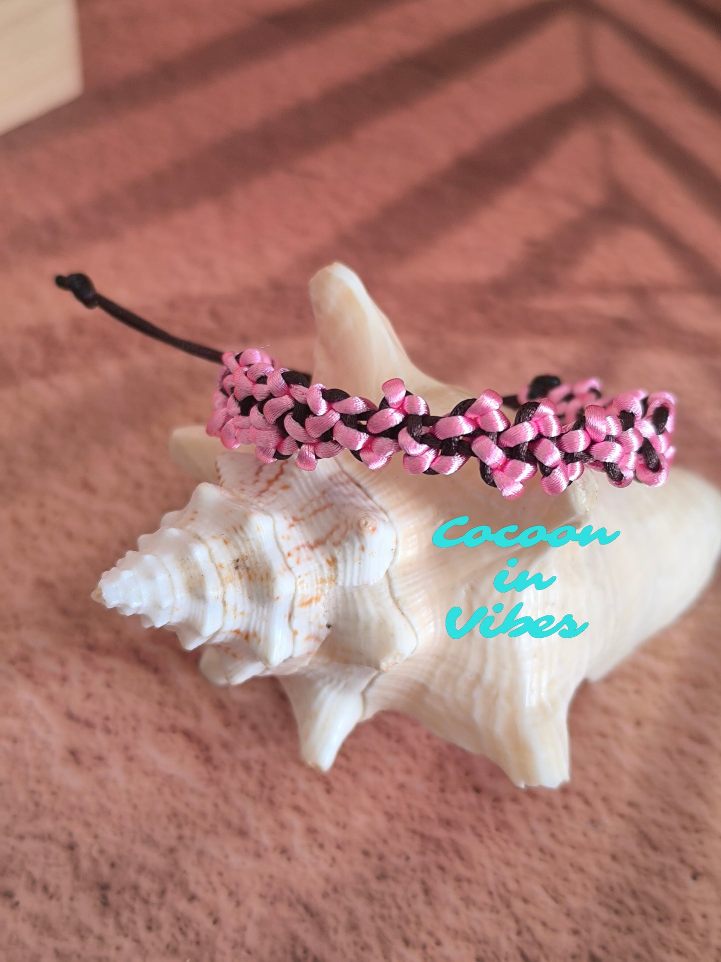 Bracelet “Sakura” – Création artisanale en macramé