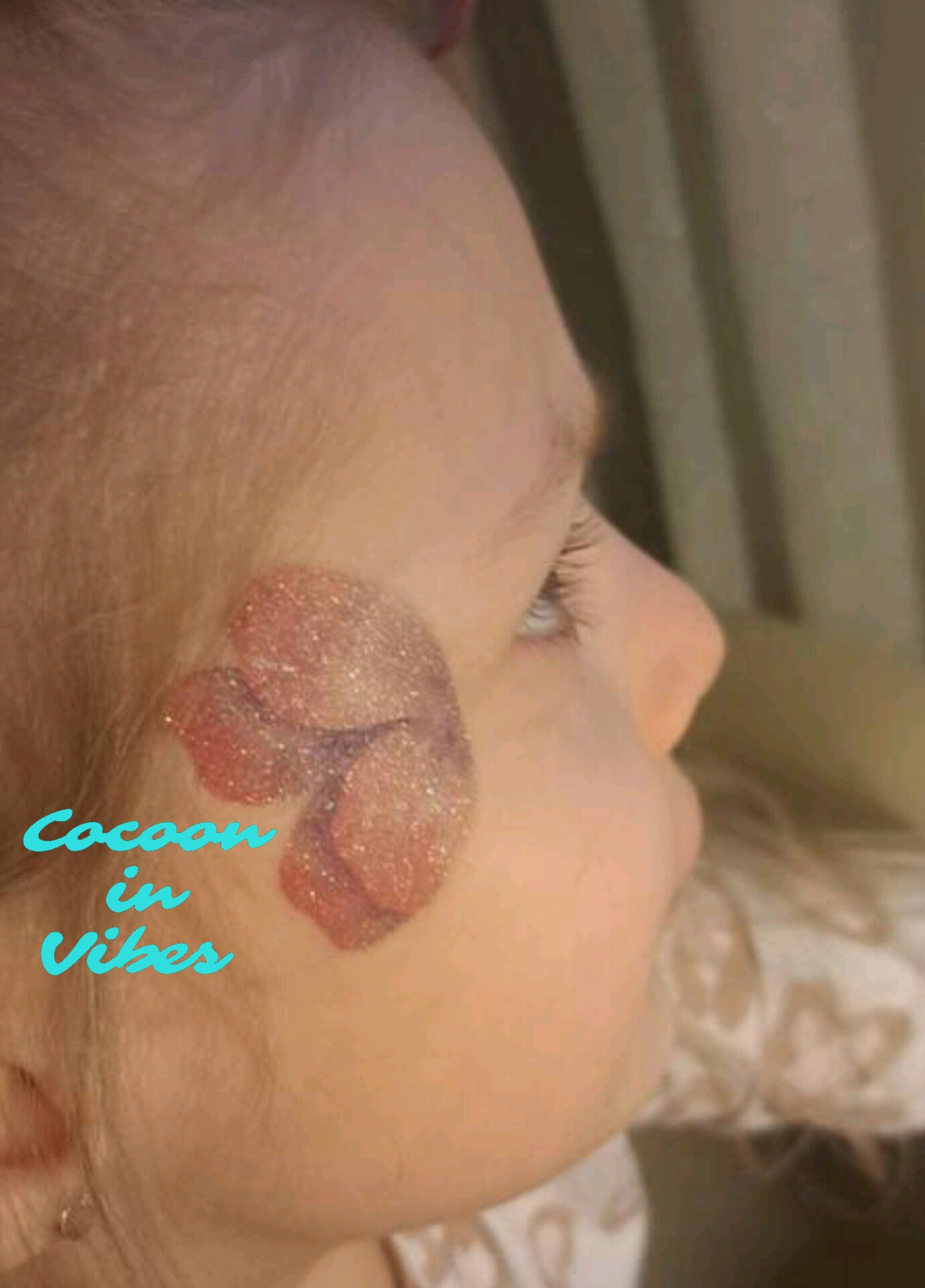 Tatouages Éphémères Pailletés Papillons – Sublimez Votre Regard