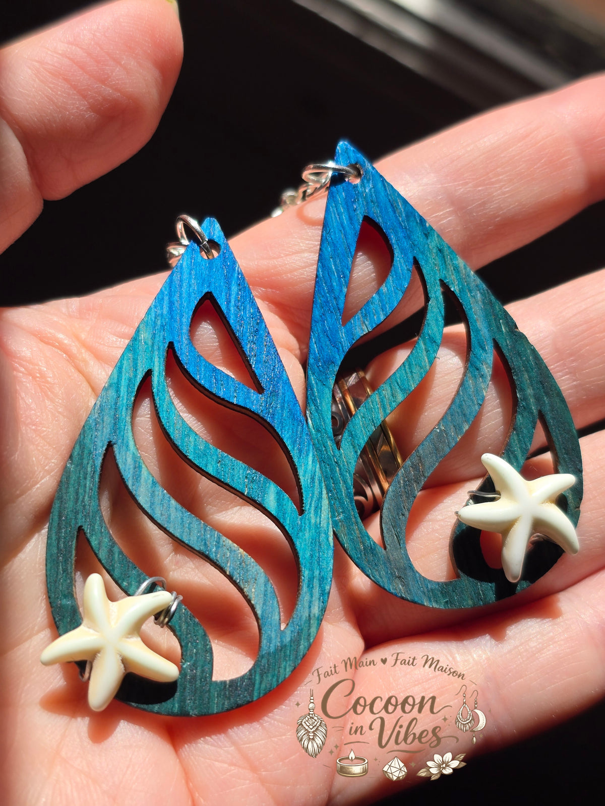 Boucles d'oreilles artisanales en bois "Trésor des Flots"
