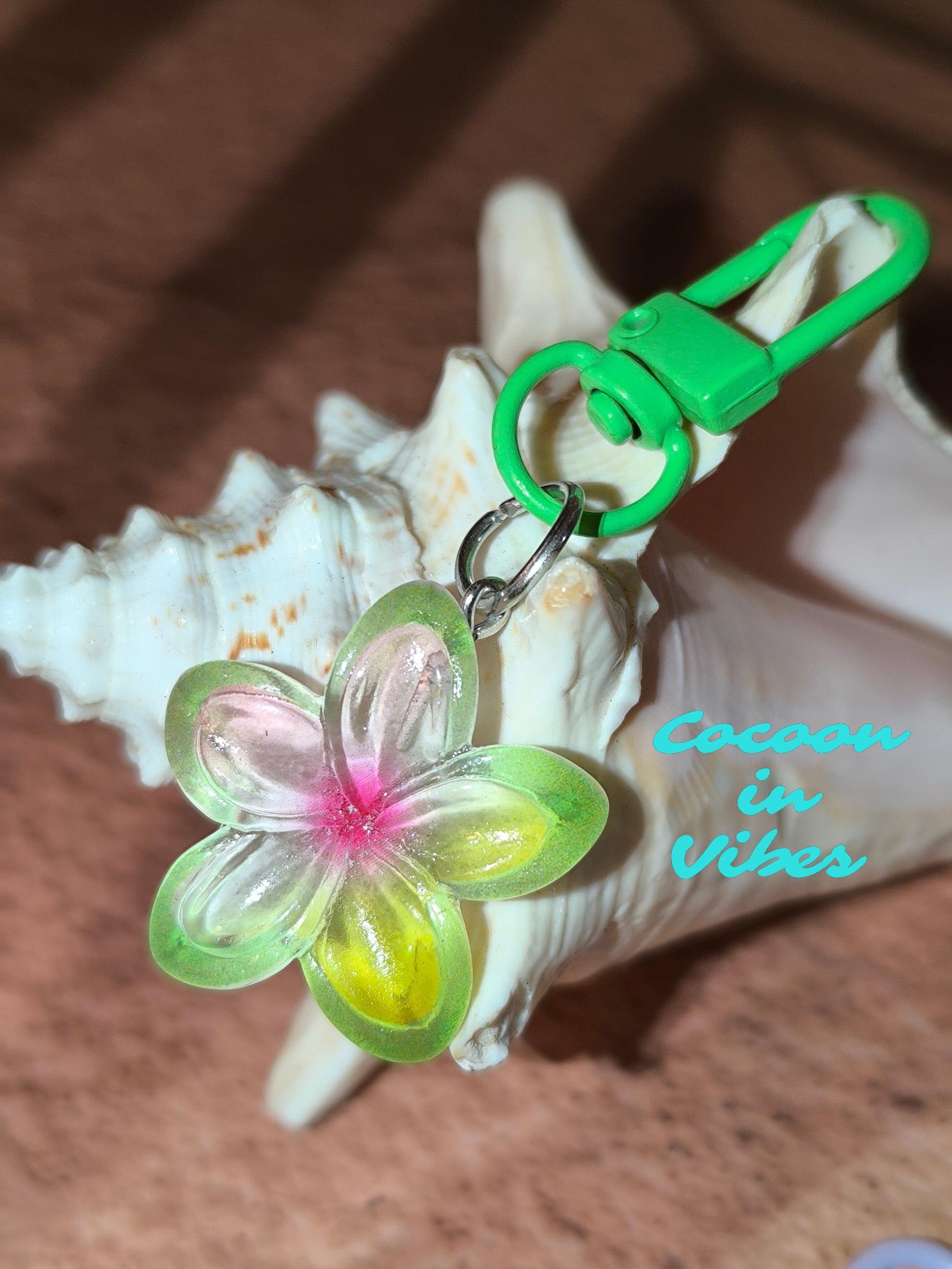 Bijoux de sac / Porte-clés Fleur de Monoï Multicolore - Éclat des îles au bout de vos clés