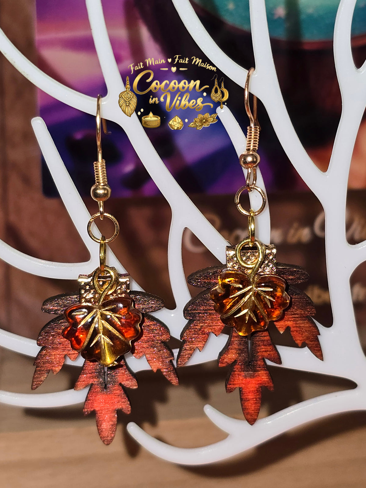 Boucles d'oreilles Artisanales en Bois « Feuille d'Érable Automnale »