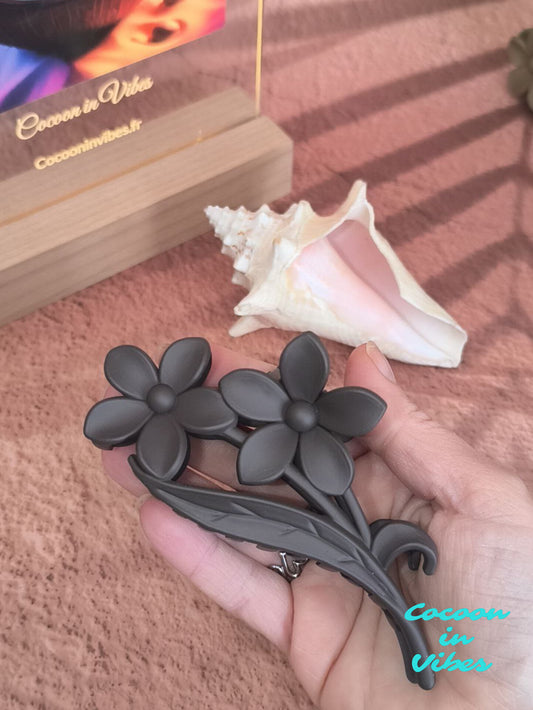 Grande pince à cheveux Duo de Fleurs – Coloris Chocolat (11,5 cm x 5,5 cm)