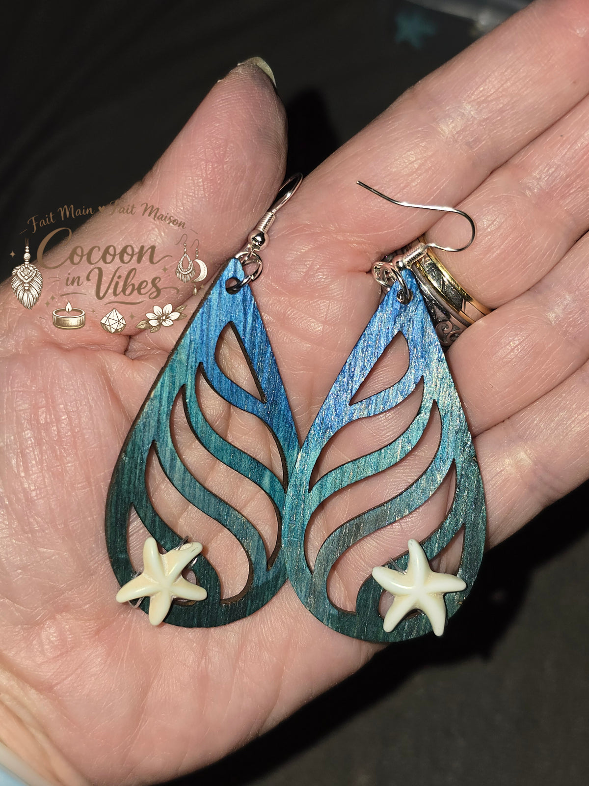 Boucles d'oreilles artisanales en bois "Trésor des Flots"