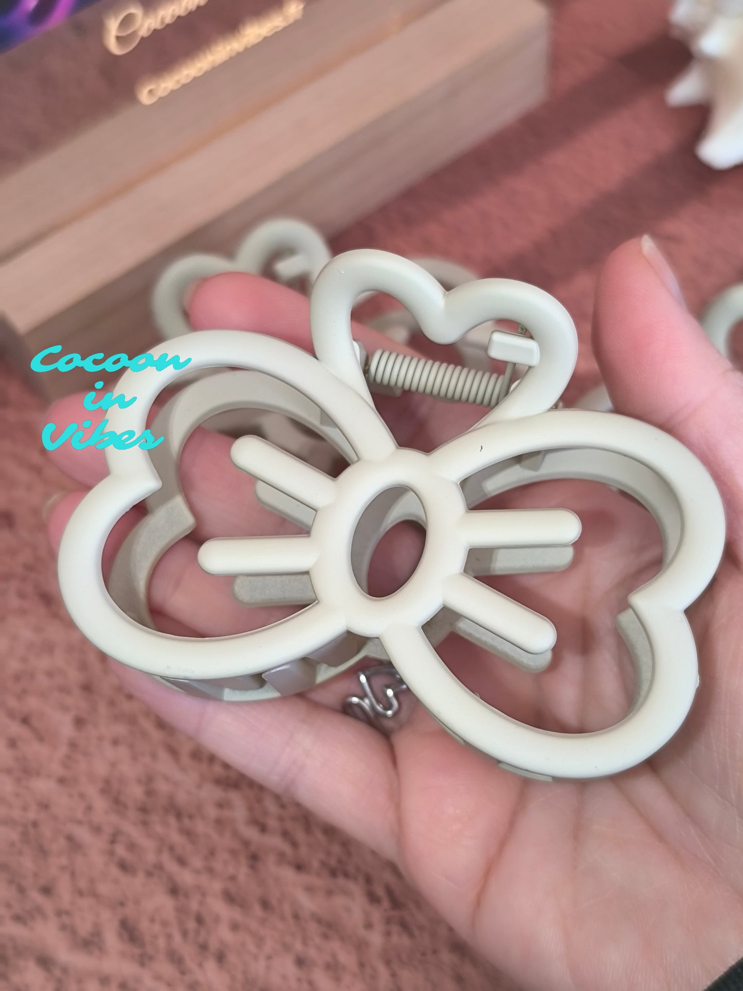 Grande pince cheveux Nœud Kawaii – Vanille (9 cm x 6 cm)