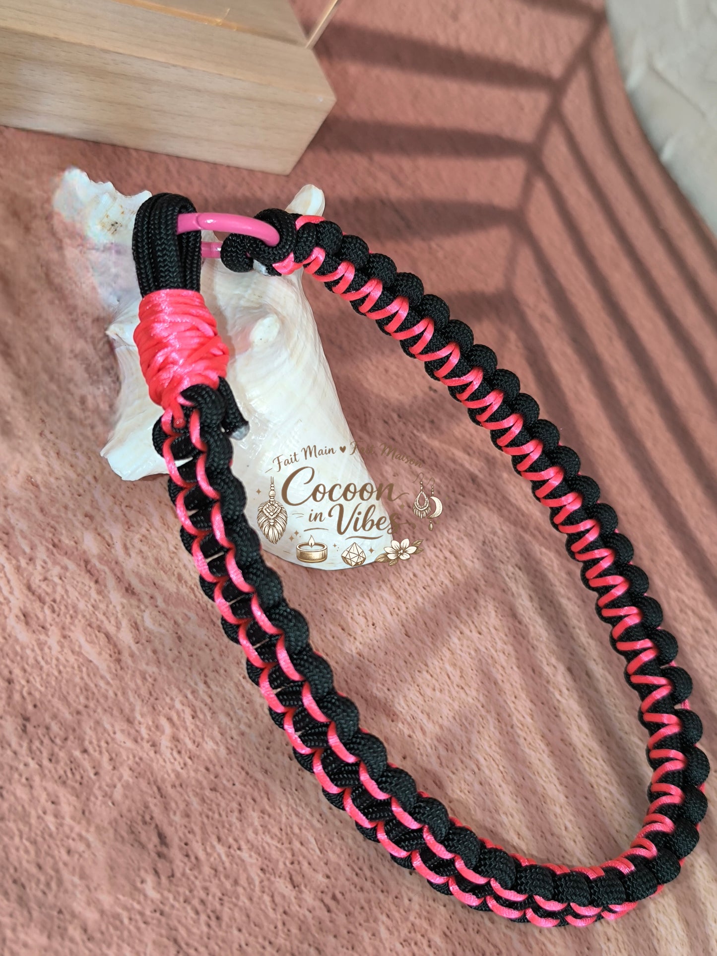 Bracelet de Téléphone Corde & Éclat Satiné — Fait Main & Personnalisé