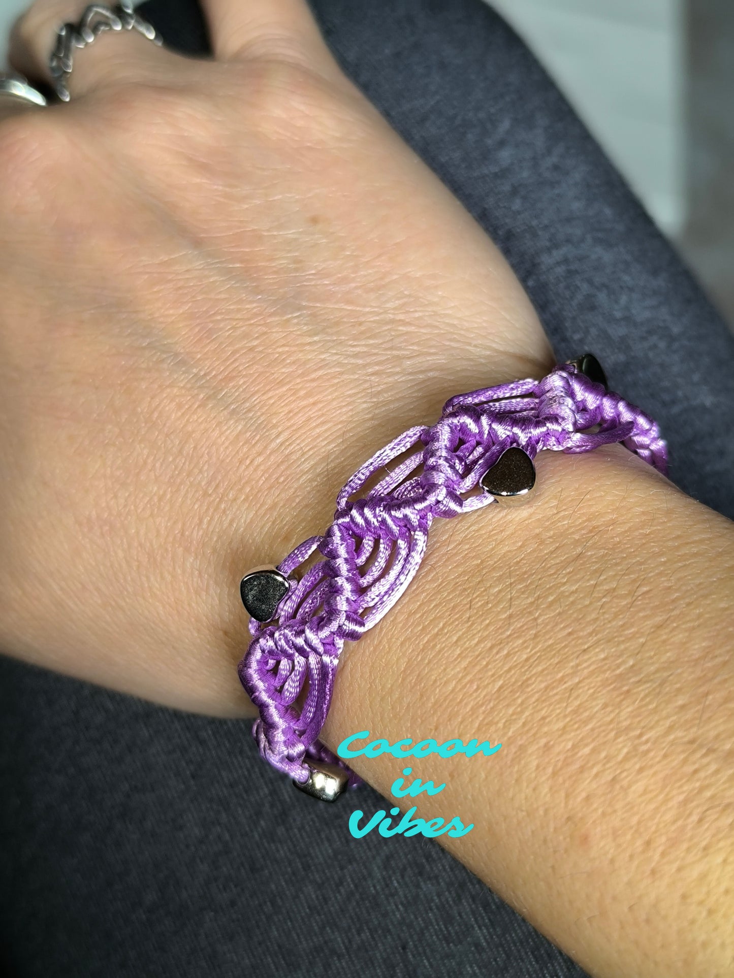 Bracelet Artisanal “Dentelle Satinée" – Parsemé de petits Cœurs