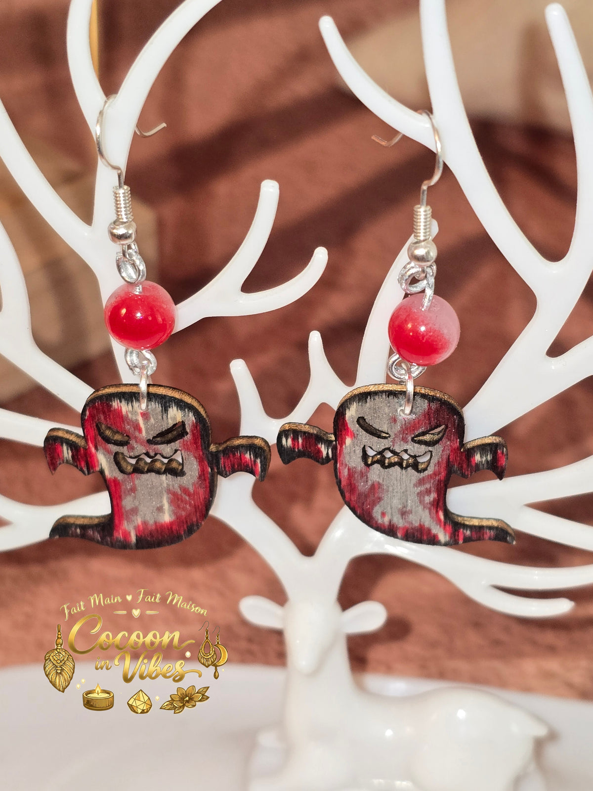Boucles d'oreilles Artisanales en Bois « Fantôme Ensanglanté »