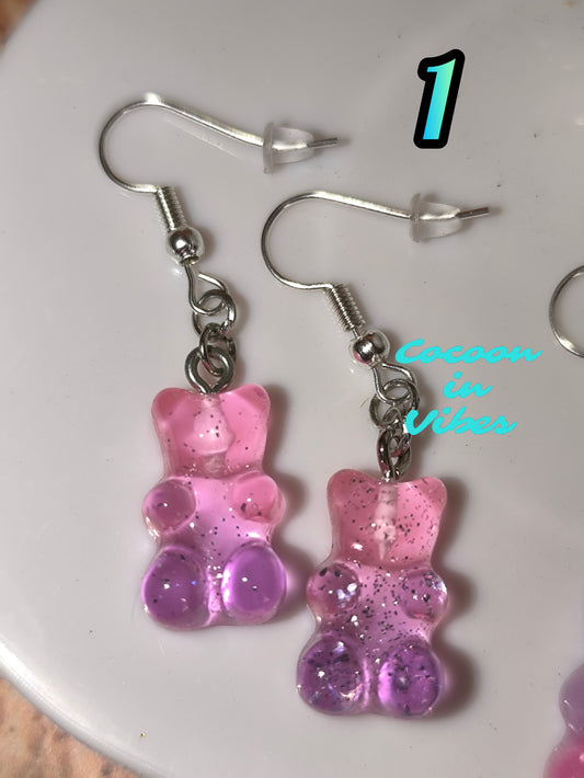 Boucles d’oreilles Nounours Gélifiés – N°1 Rose → Parme Translucide Pailleté (Création artisanale Cocoon In Vibes)