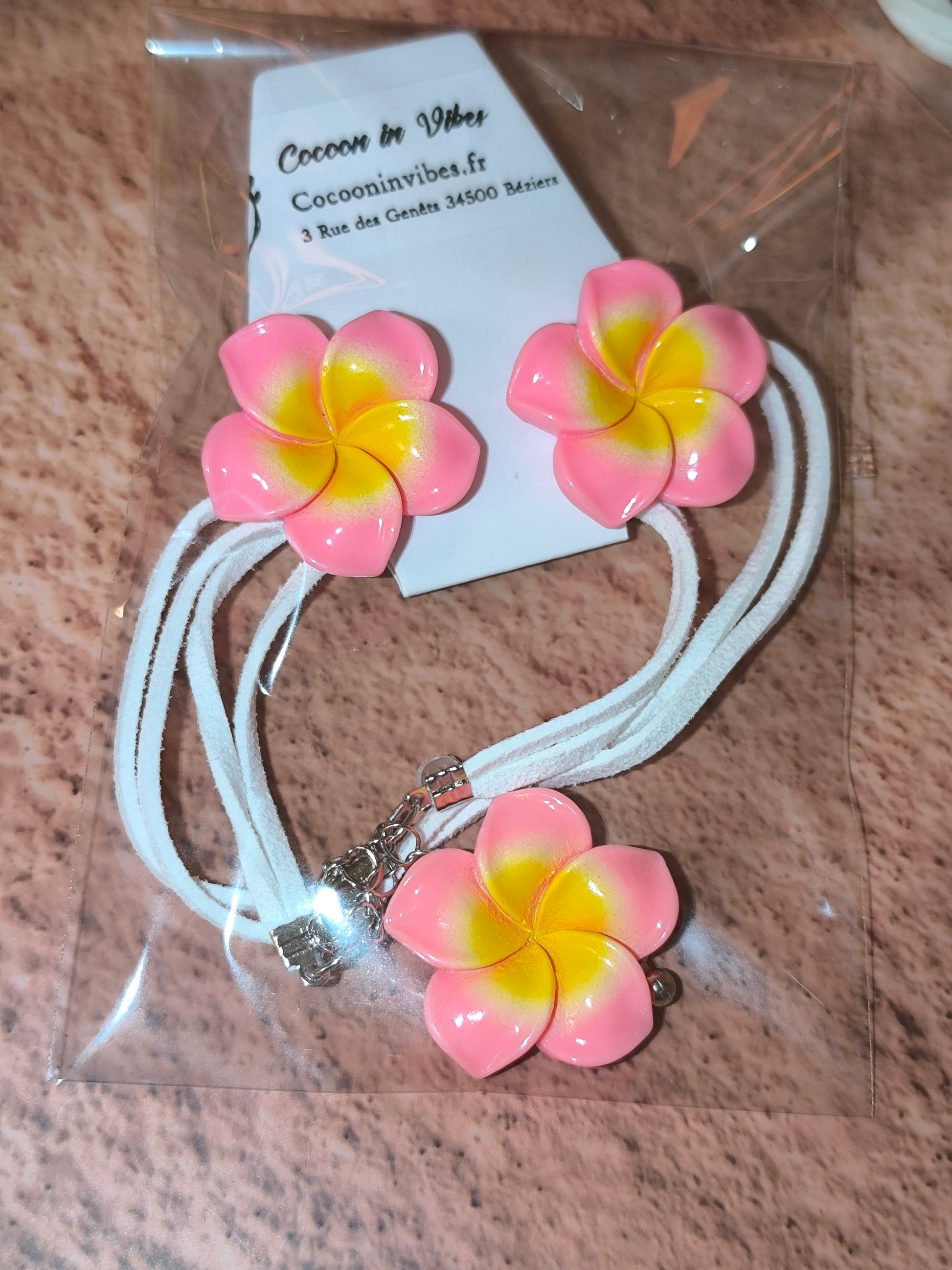 Parure collier et boucles d'oreilles Fleur de Monoï – Le souffle des iles autour de vous
