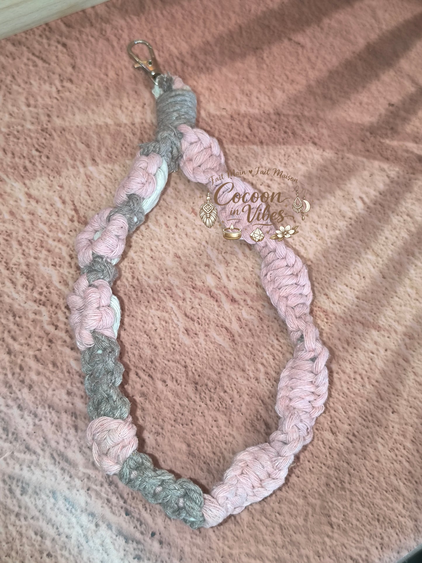 Bracelet de Téléphone en Gros Macramé — Création Artisanale Fait Main