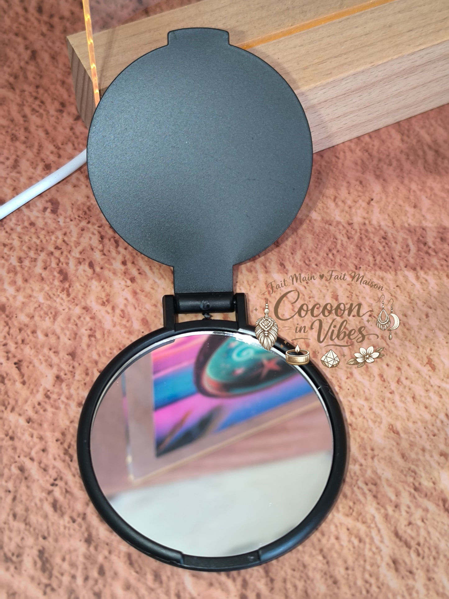 Miroir de poche noir mat “Citations Inspirantes – Laisse ta lumière briller” – Écriture dorée – Modèle unique