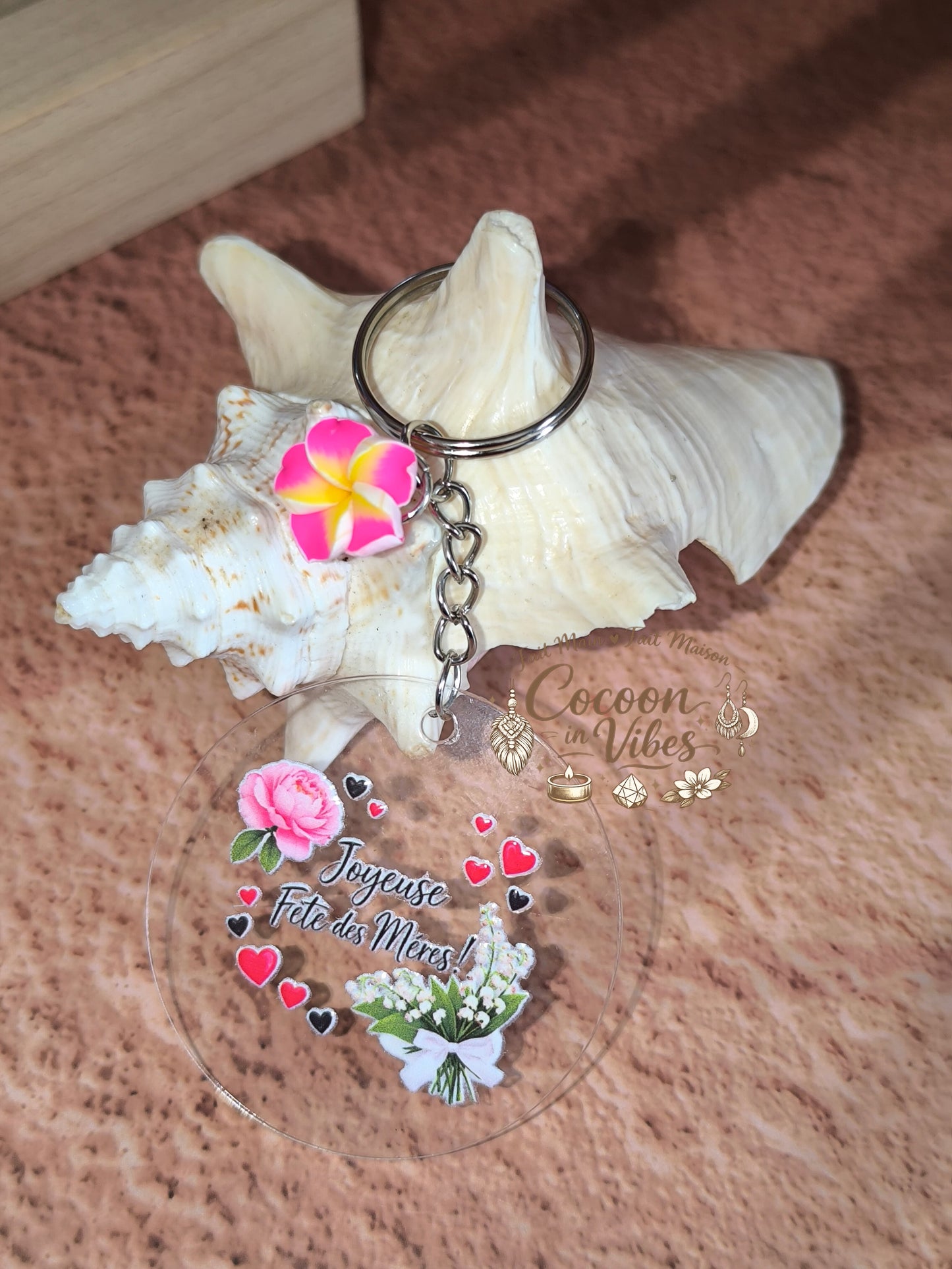 Porte-clé rond transparent “Fête des Mères – Doux Messages – Joyeuse Fête des Mères !” – Motifs Roses & Muguet – Fleur décorative – Création fait main et modèle unique